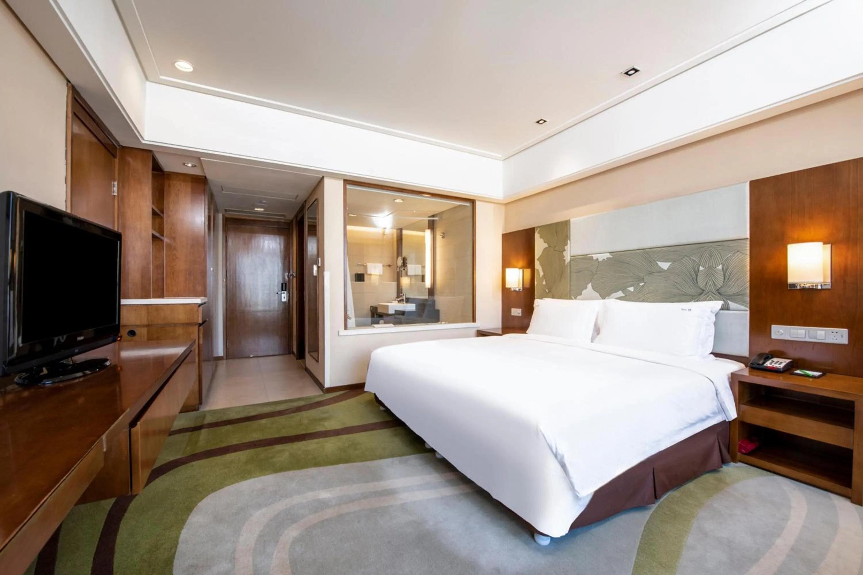 Photo of the whole room, Bed in Holiday Inn Qingdao City Center by IHG - May 4th Square
