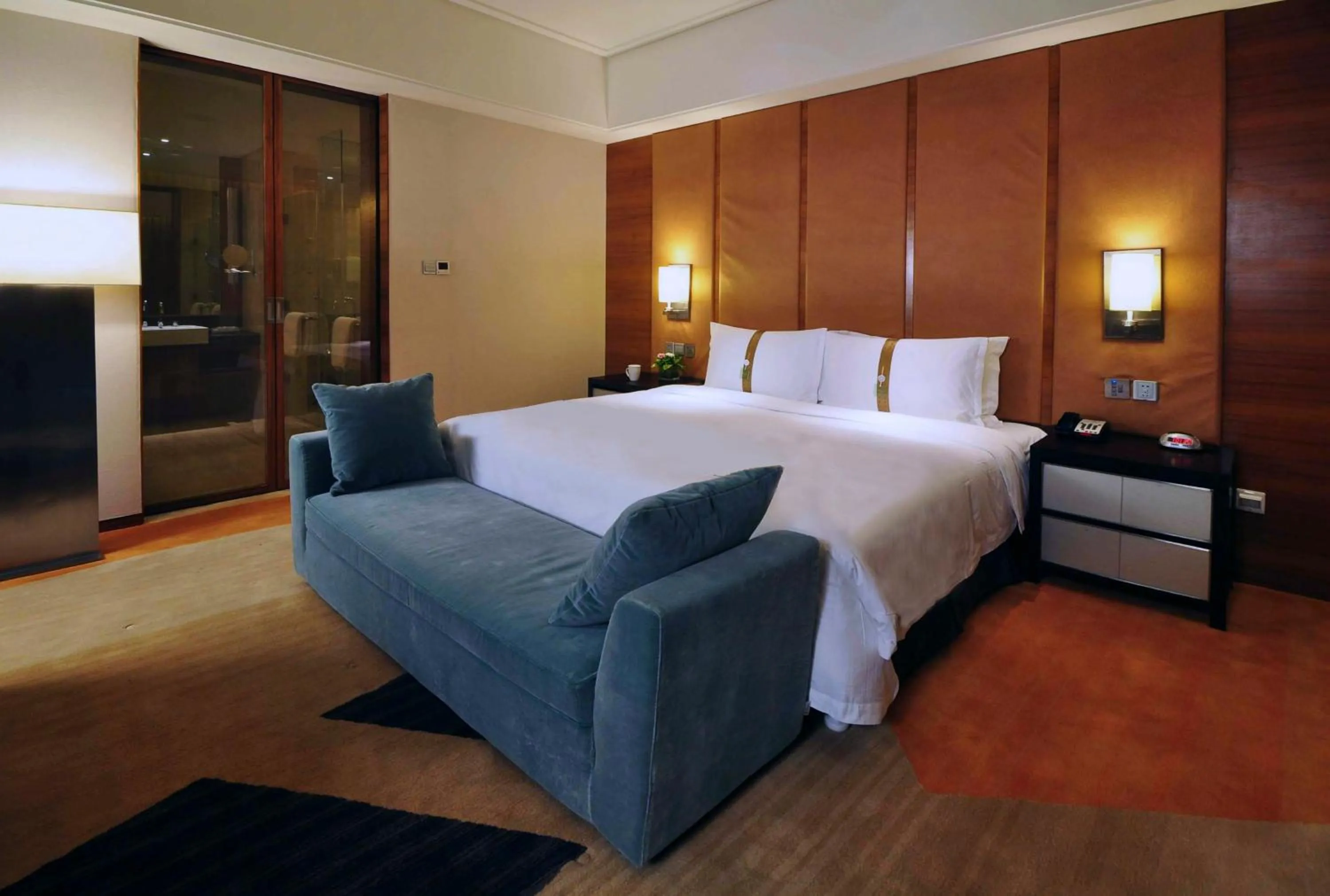 Photo of the whole room, Bed in Holiday Inn Qingdao City Center by IHG - May 4th Square