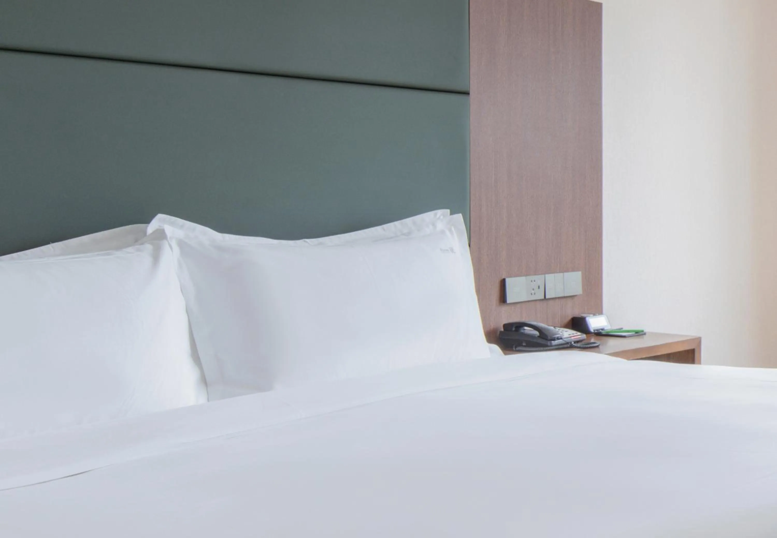 Photo of the whole room, Bed in Holiday Inn Qingdao City Center by IHG - May 4th Square
