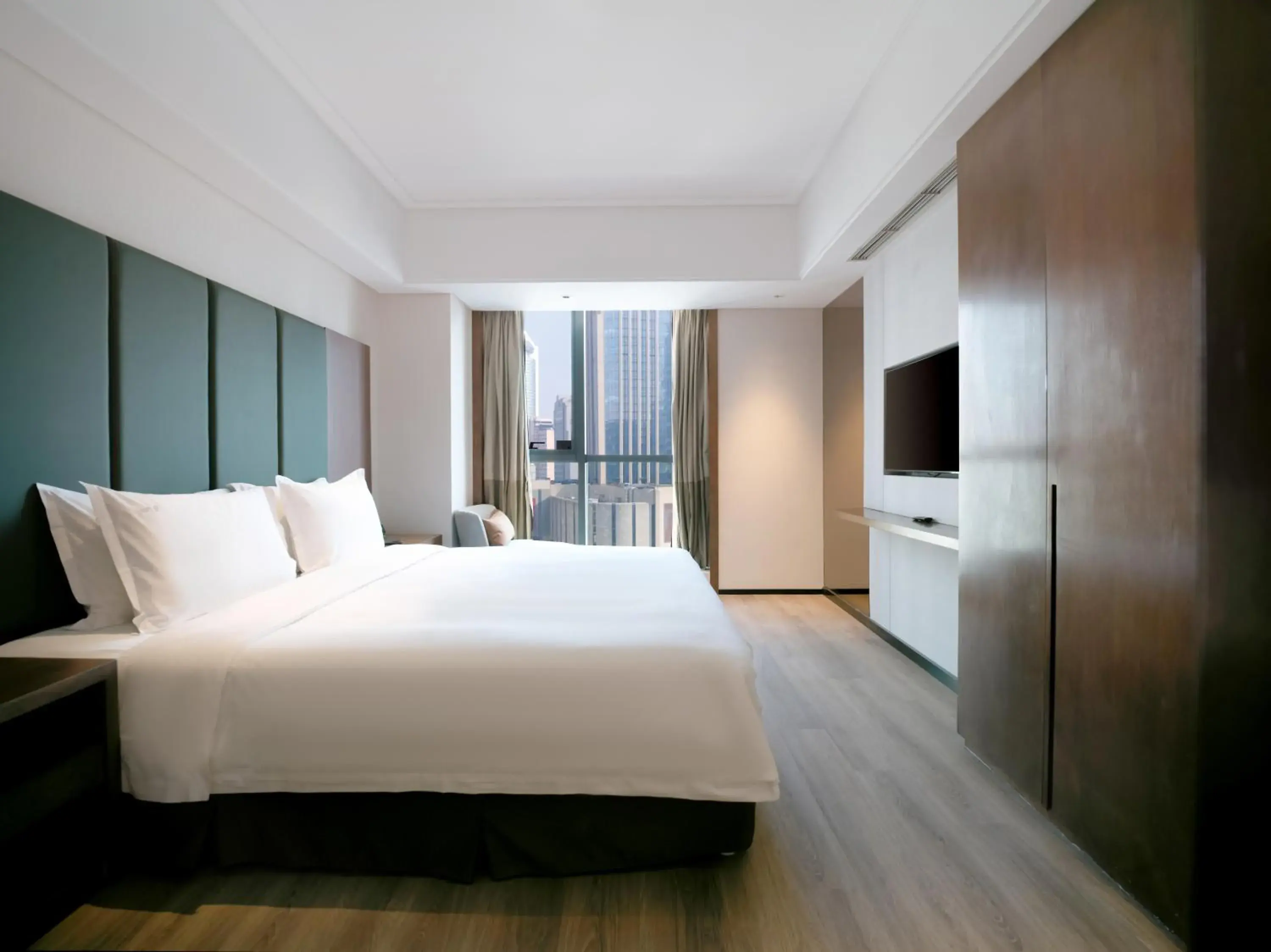 Bed in Holiday Inn Qingdao City Center by IHG - May 4th Square Bed in Holiday Inn Qingdao City Center by IHG - May 4th Square