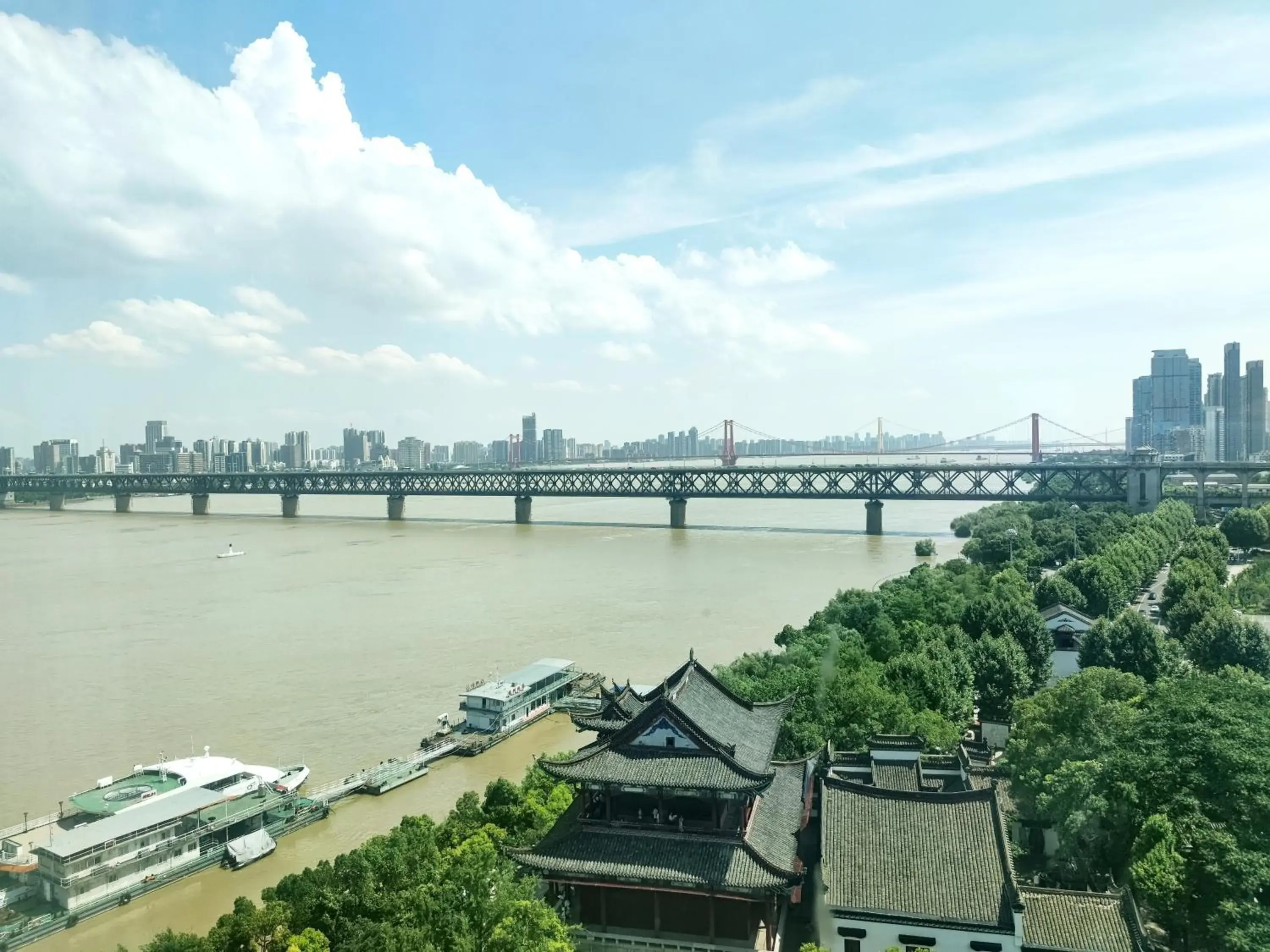 River view in Holiday Inn Wuhan Riverside by IHG River view in Holiday Inn Wuhan Riverside by IHG