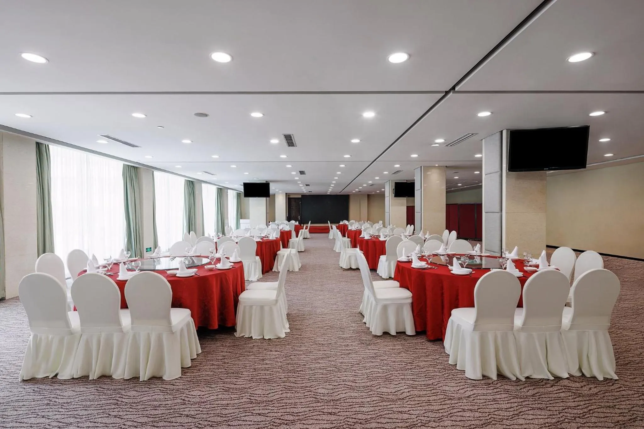 Meeting/conference room in Holiday Inn Wuhan Riverside by IHG