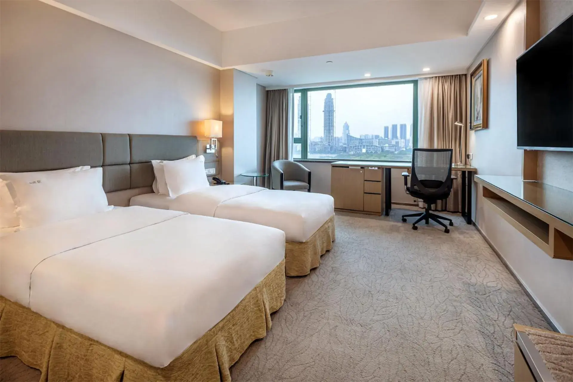 Bed in Holiday Inn Wuhan Riverside by IHG Bed in Holiday Inn Wuhan Riverside by IHG