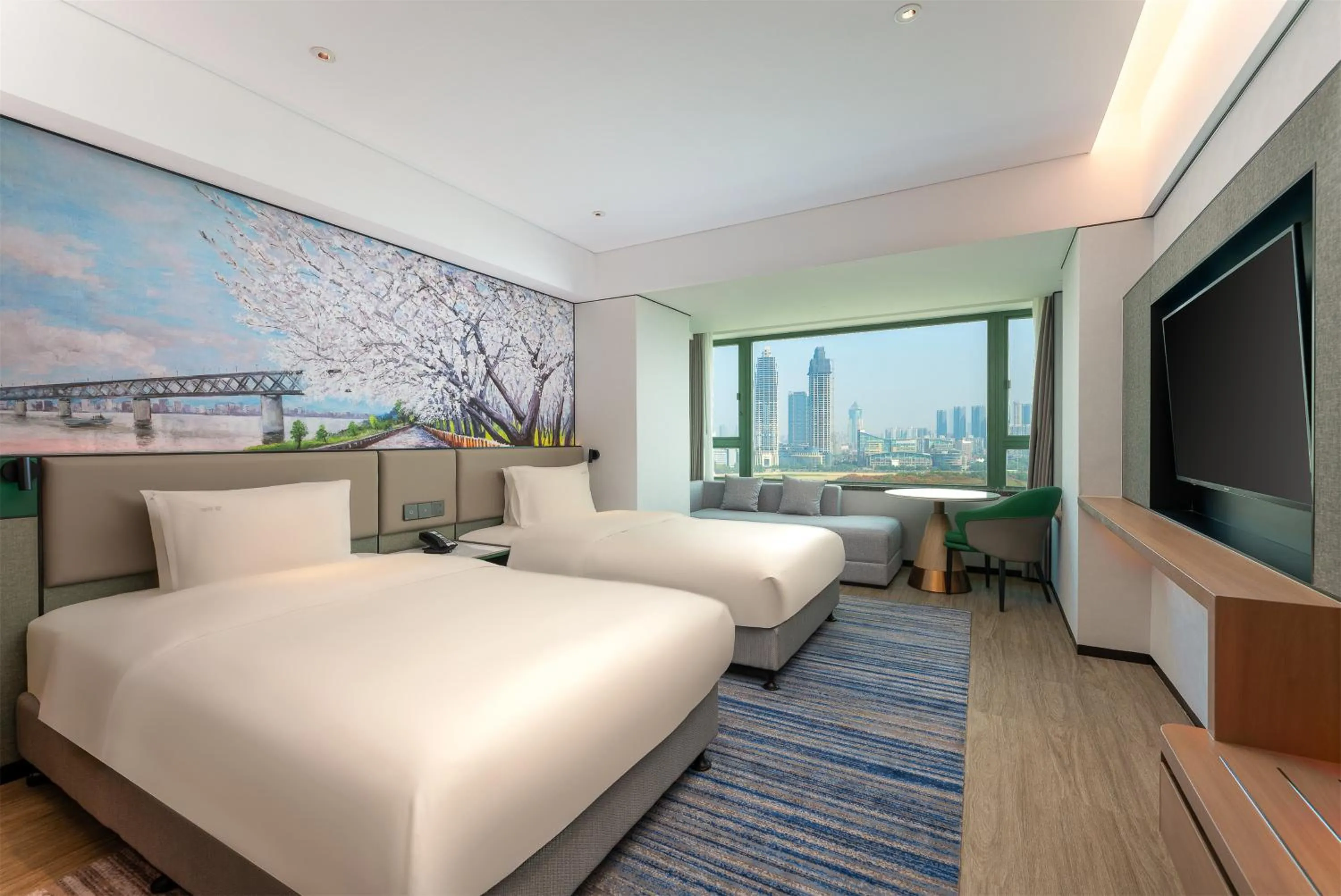 Photo of the whole room, Bed in Holiday Inn Wuhan Riverside by IHG