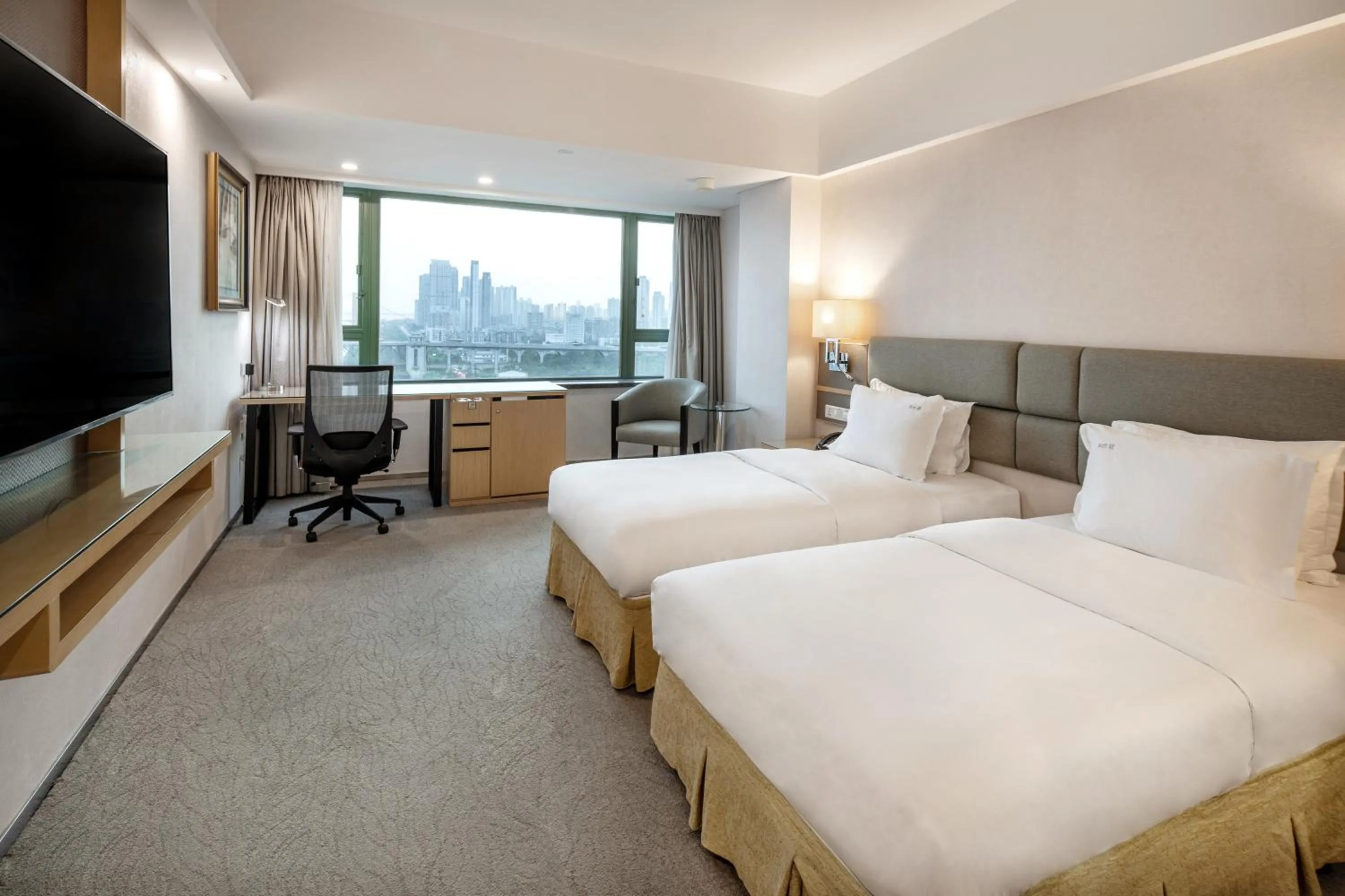 Premium Twin Room with River View - High Floor in Holiday Inn Wuhan Riverside by IHG