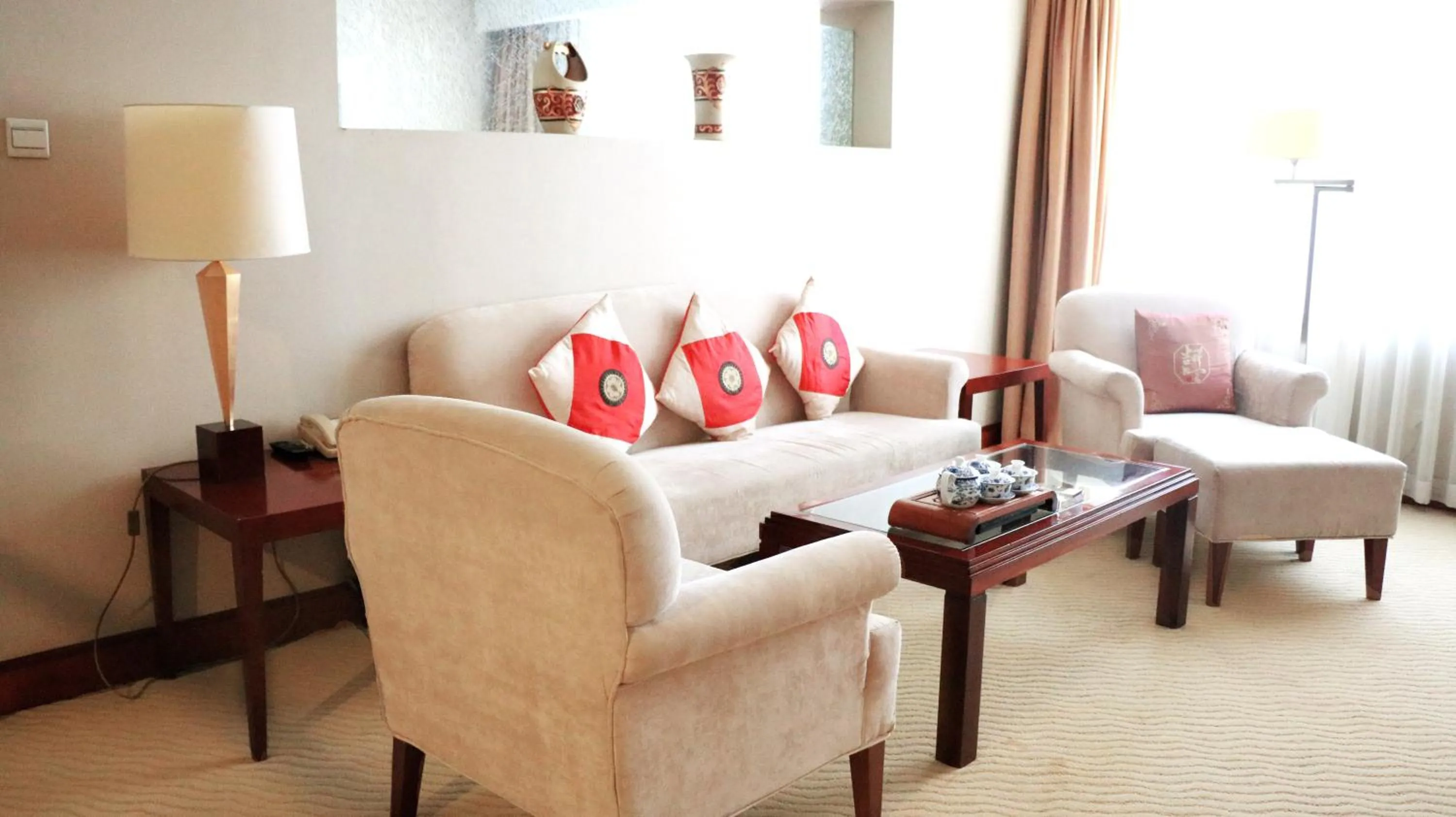 Photo of the whole room, Seating Area in Holiday Inn Hohhot