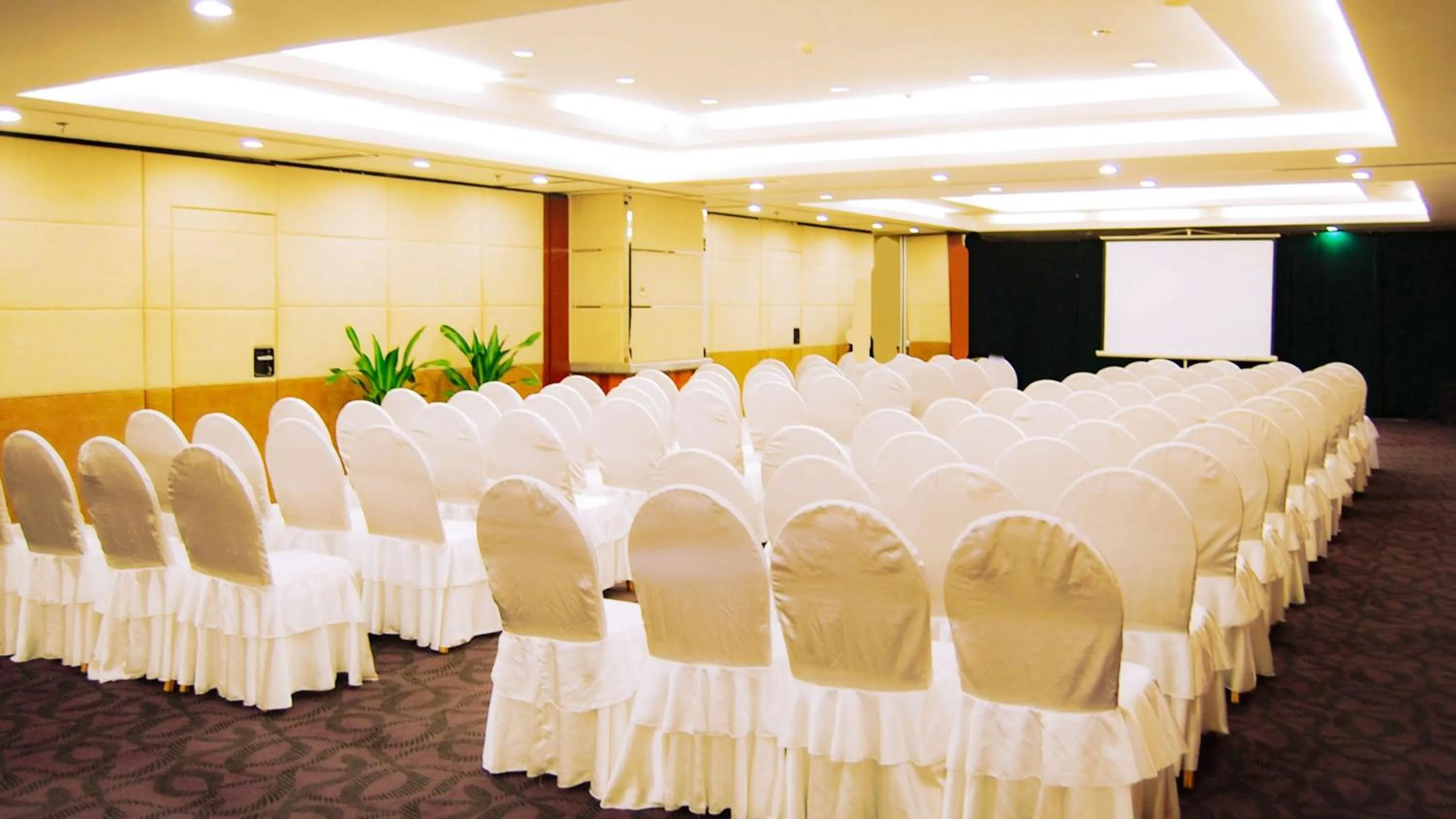 Meeting/conference room in Holiday Inn Hohhot
