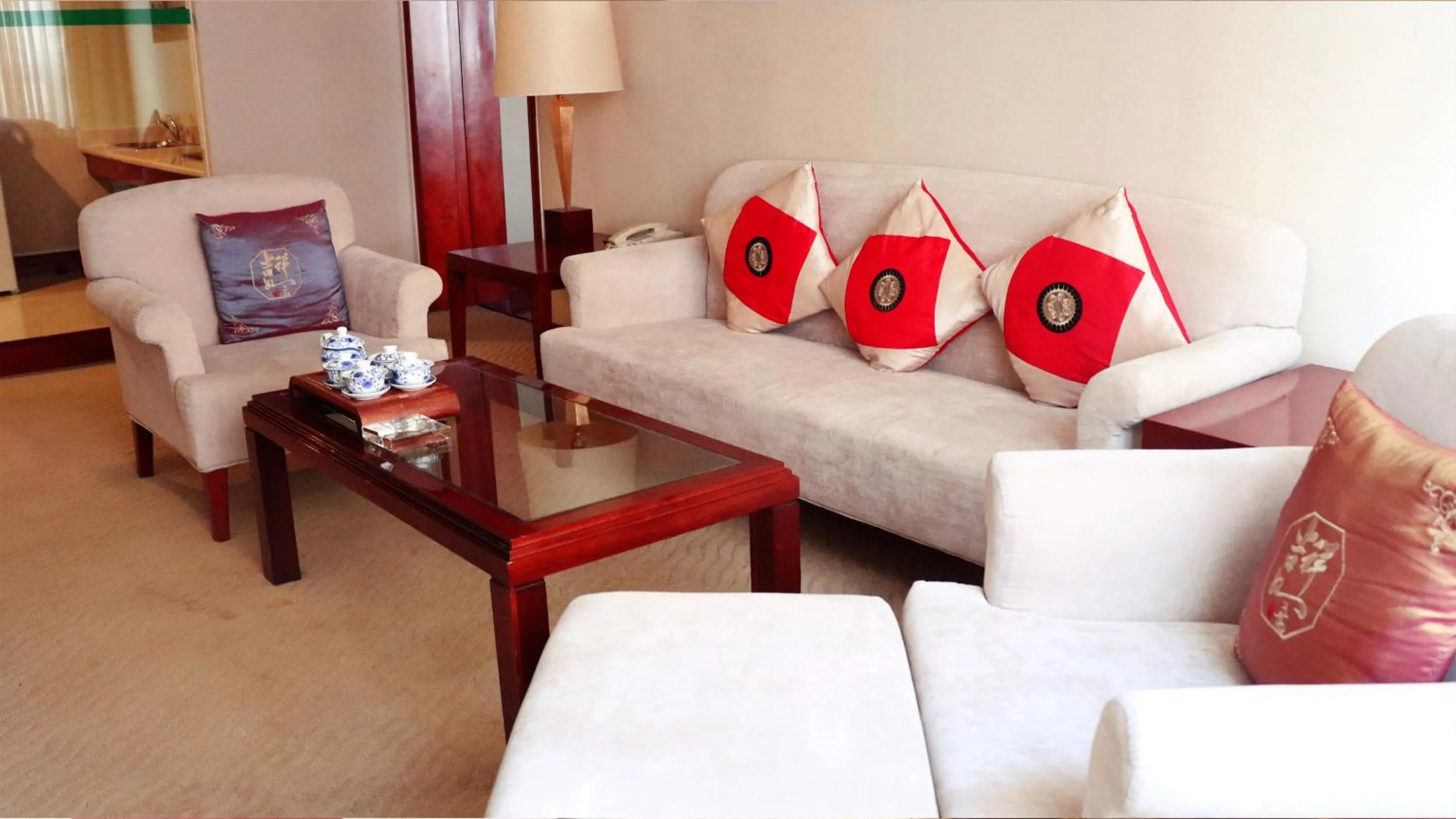 Photo of the whole room, Seating Area in Holiday Inn Hohhot