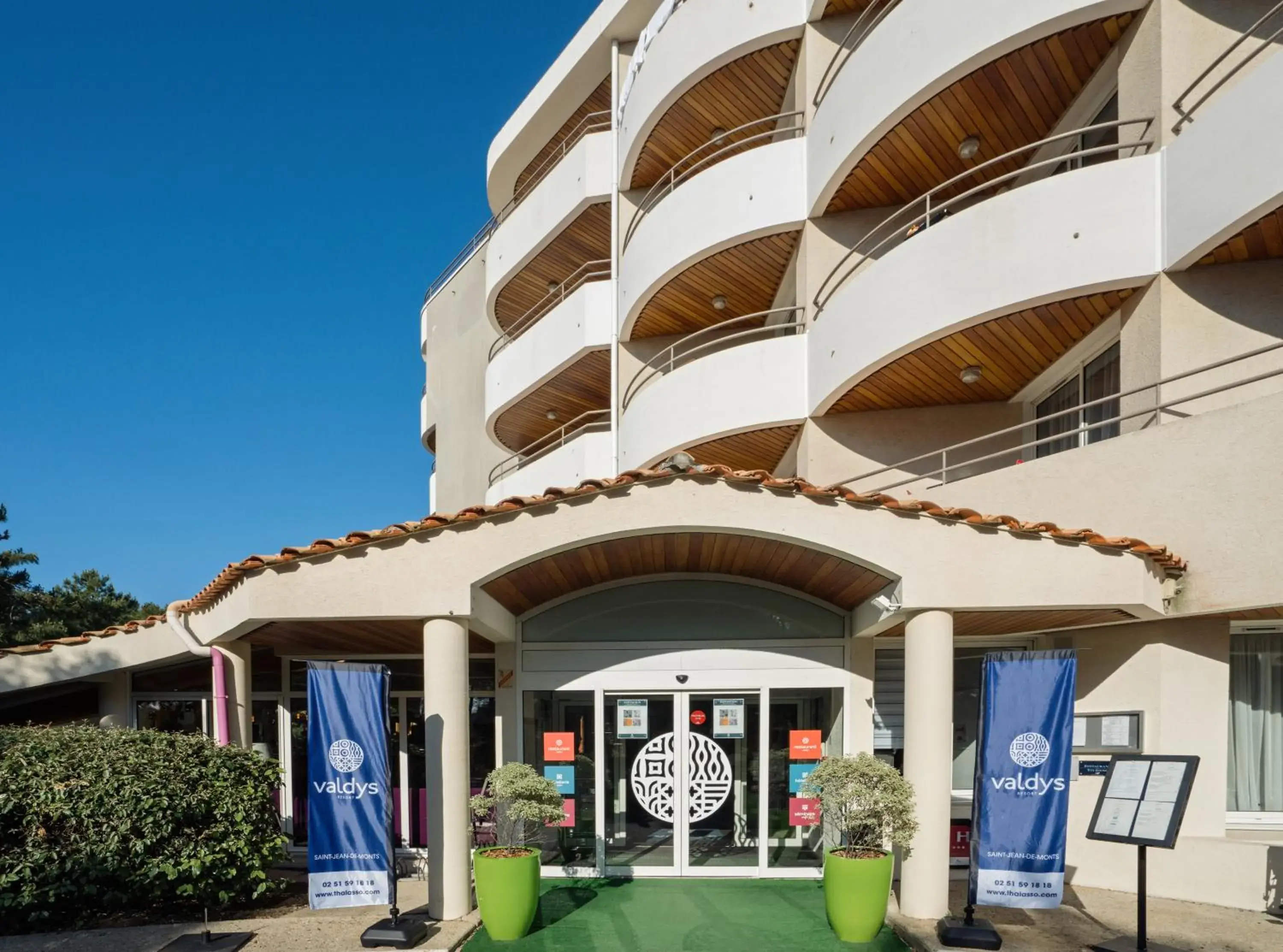 Property building in Résidence Valdys Thalasso & Spa - les Pins Property building in Résidence Valdys Thalasso & Spa - les Pins