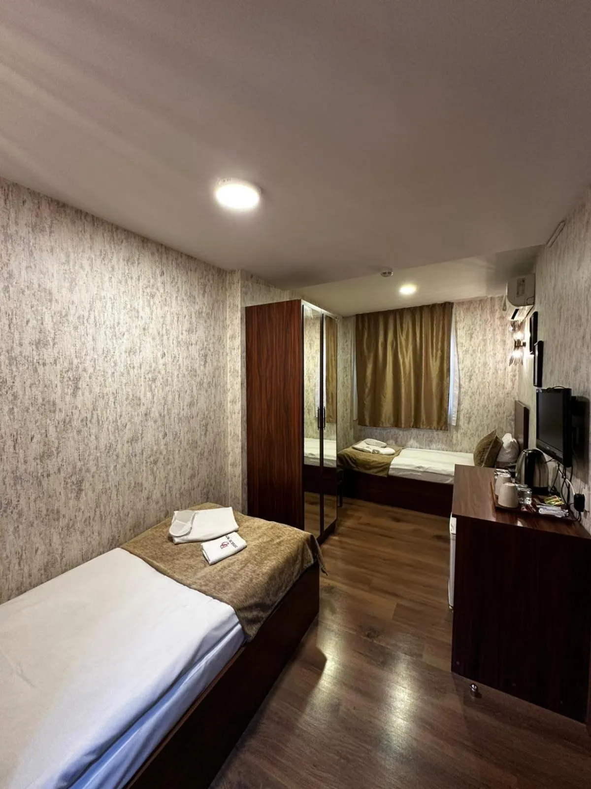 Photo of the whole room, Bed in Double DD Hotel