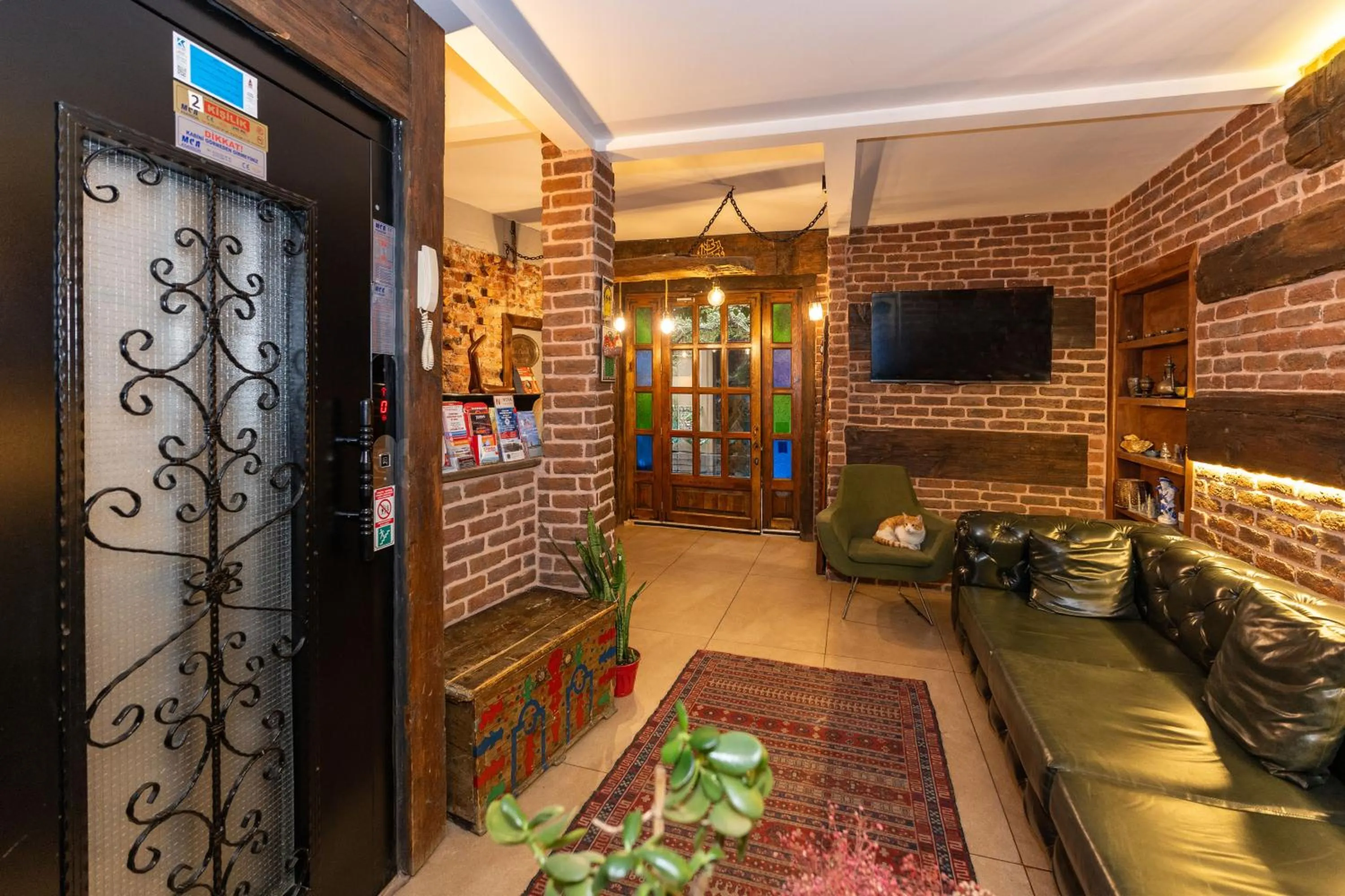 Lobby or reception in Double DD Hotel