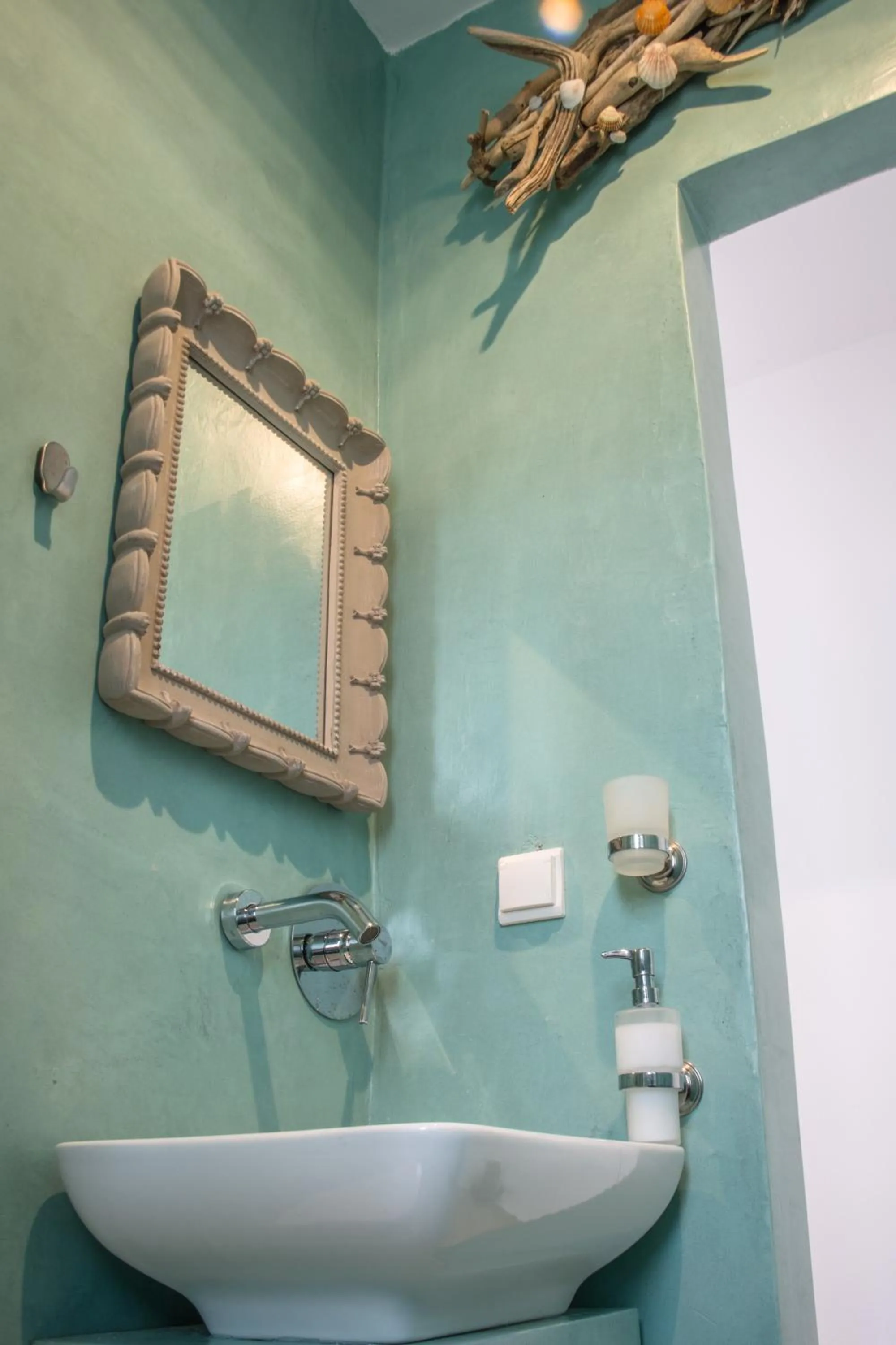 Bathroom in Anemomiloi Studios