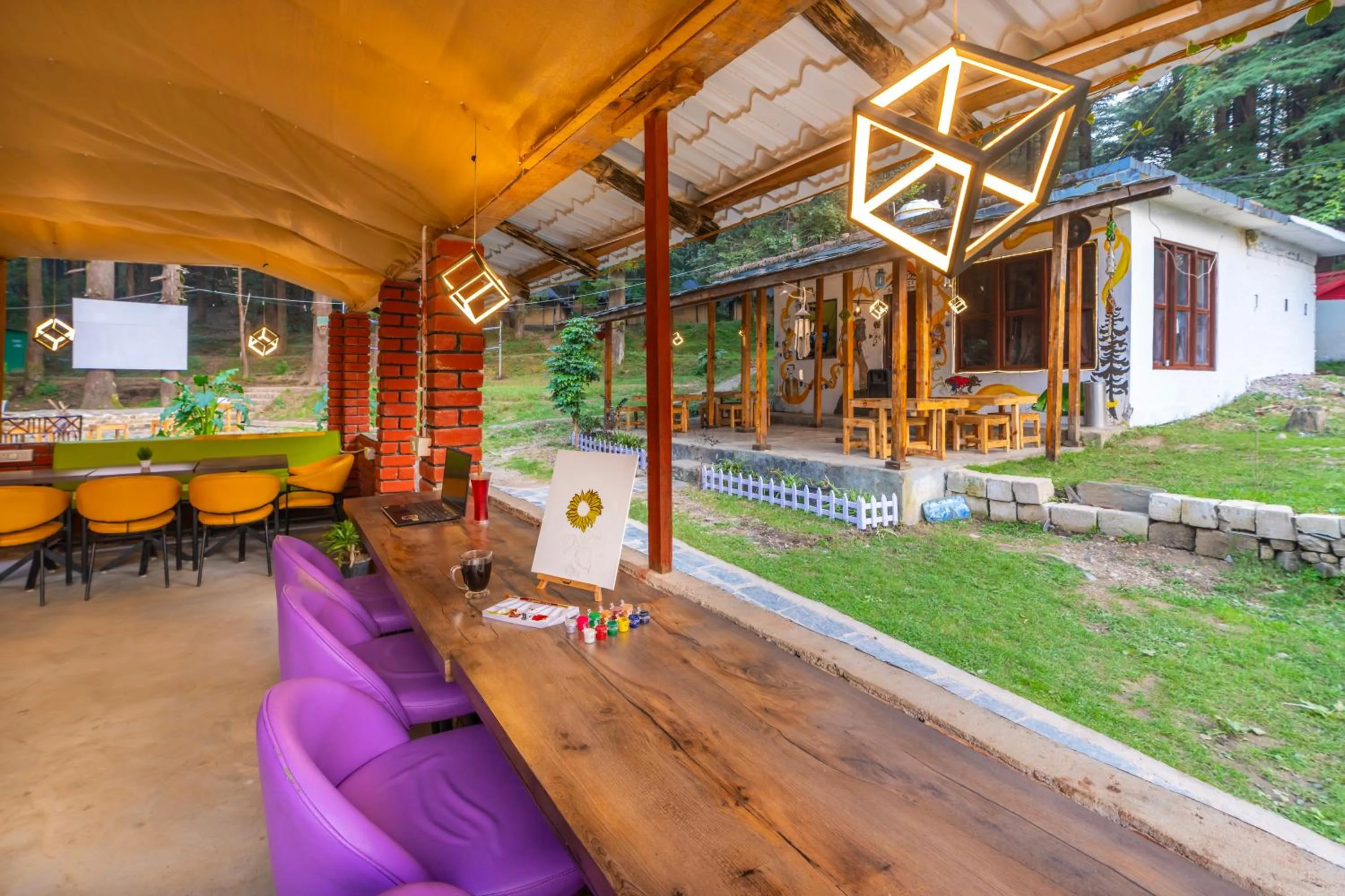 Restaurant/places to eat in Himtrek Stays,Mcleodganj