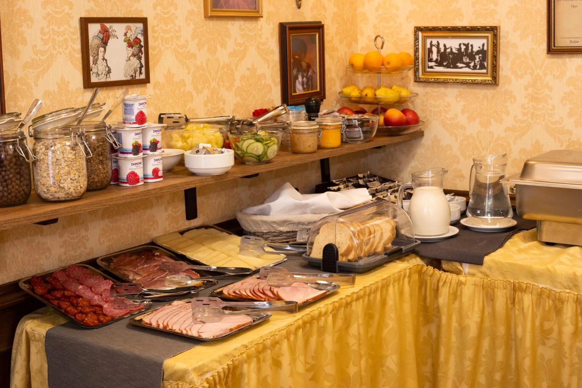 Dining area in Mozart Hotel