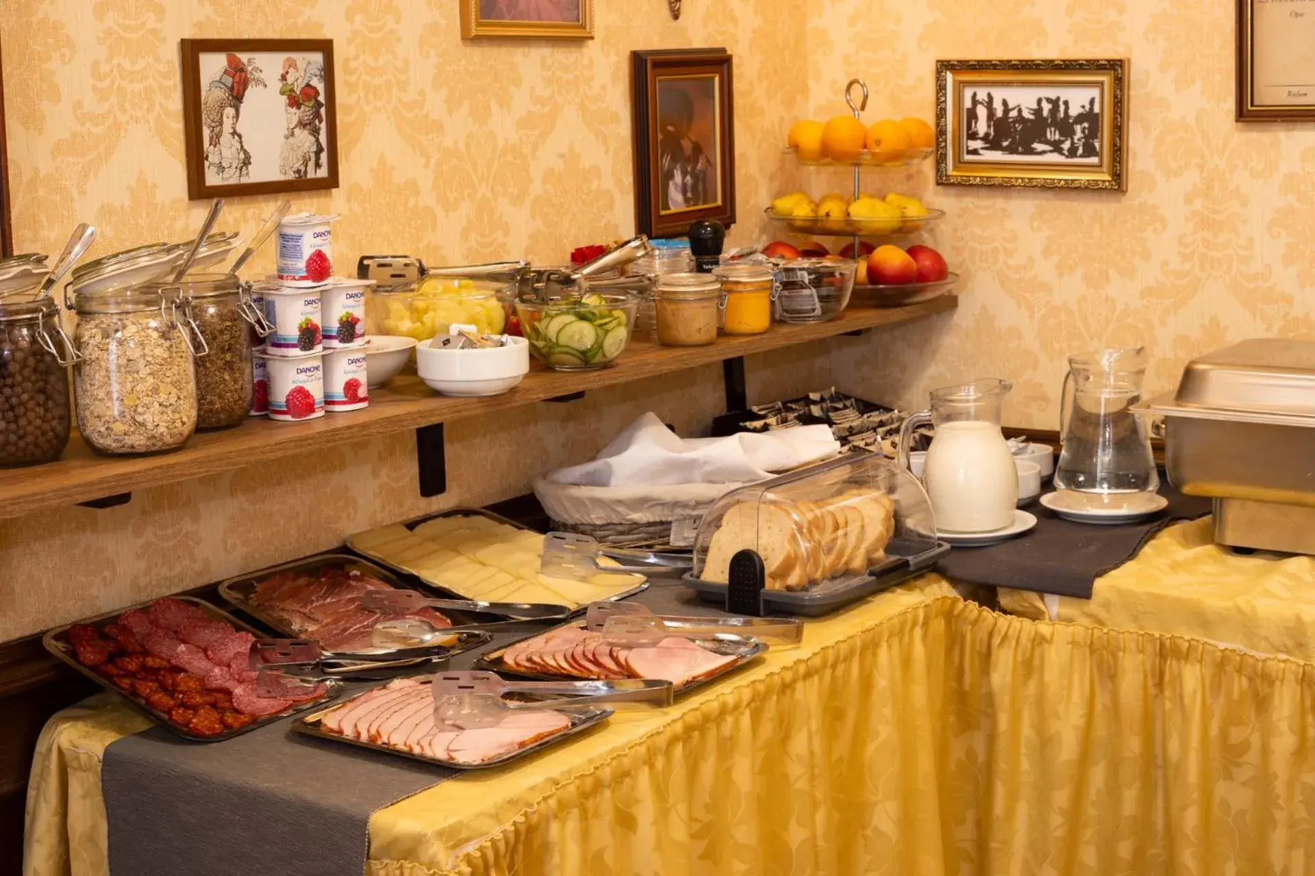 Dining area in Mozart Hotel Dining area in Mozart Hotel