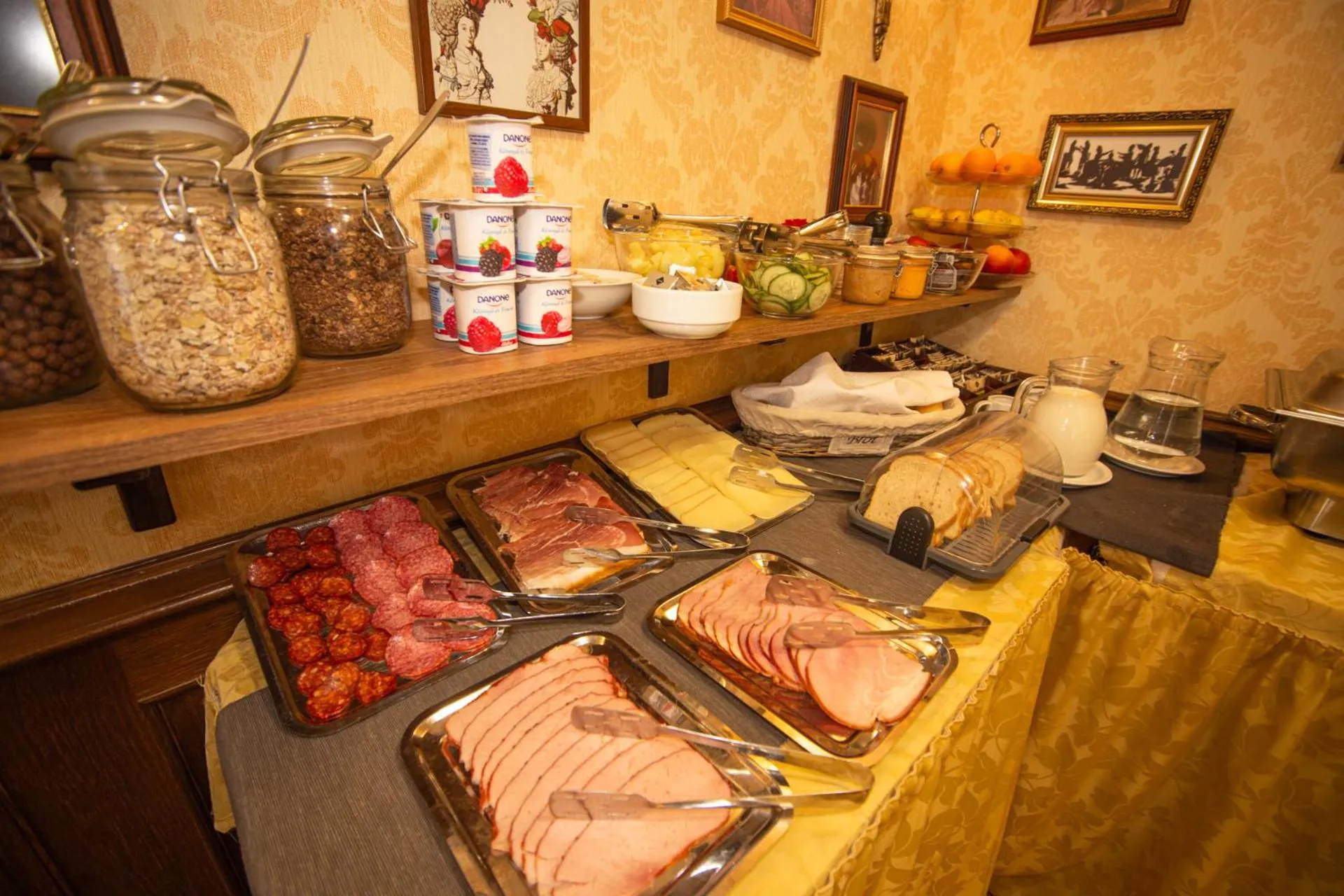 Dining area in Mozart Hotel