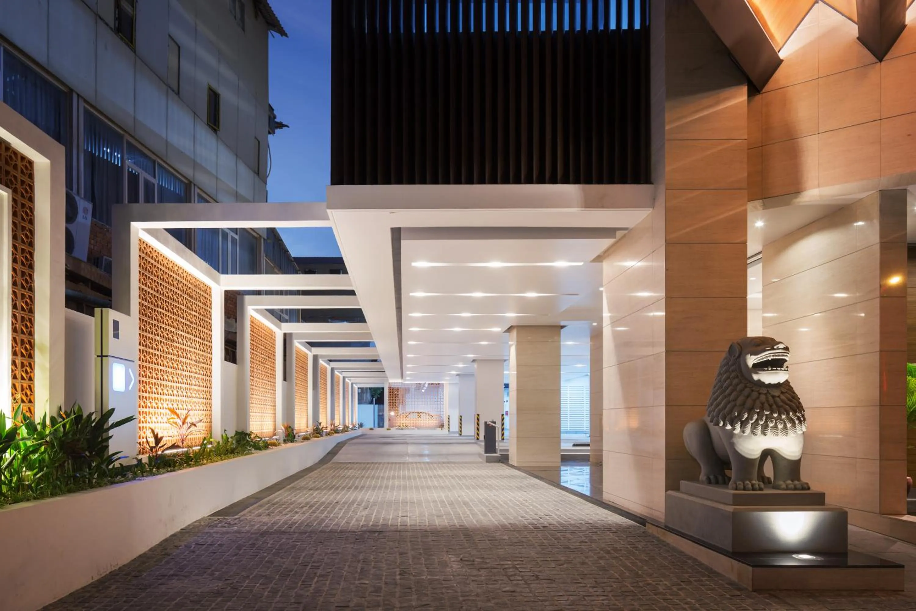 Property building in Hotel Emion Phnom Penh