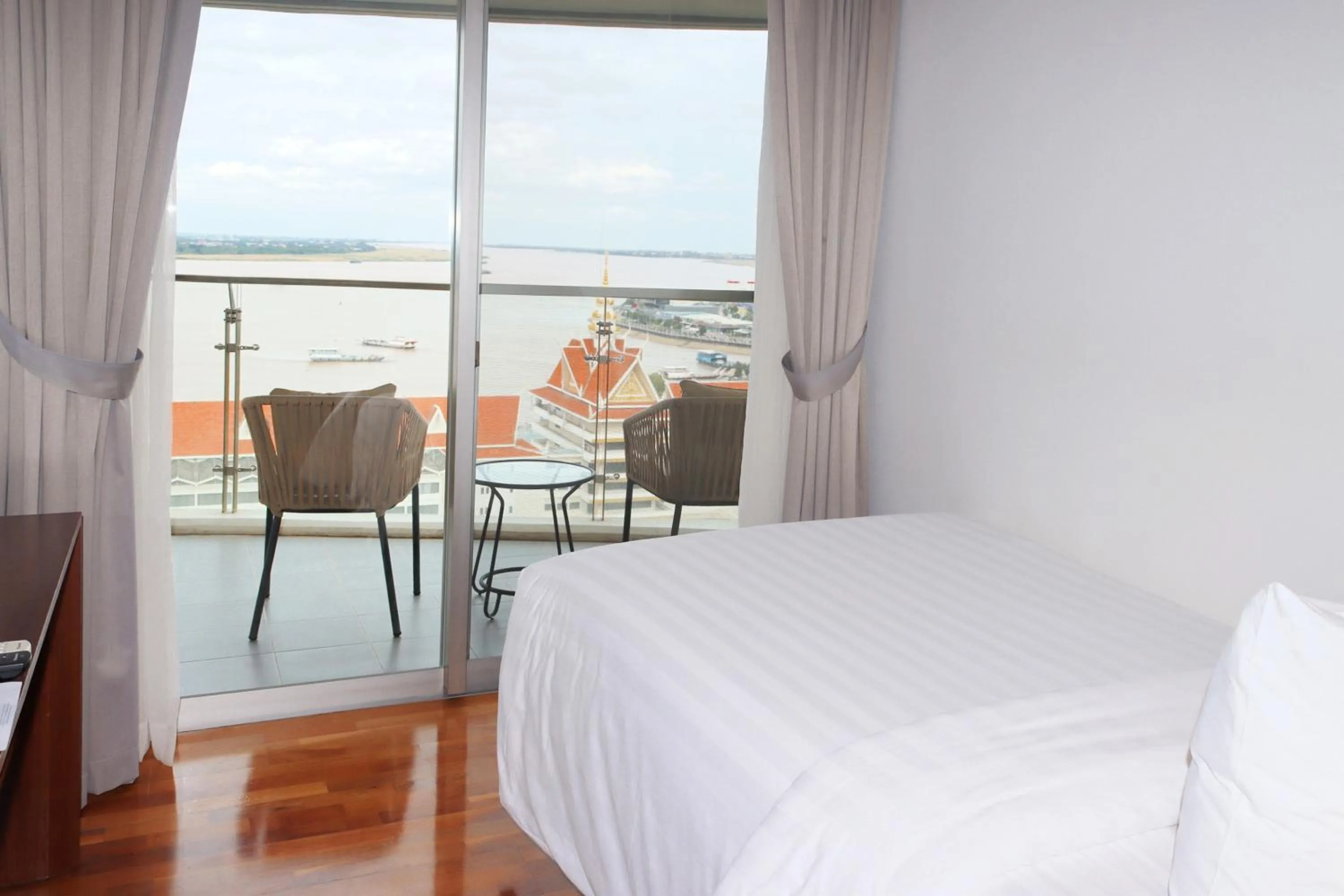 Bed in Hotel Emion Phnom Penh