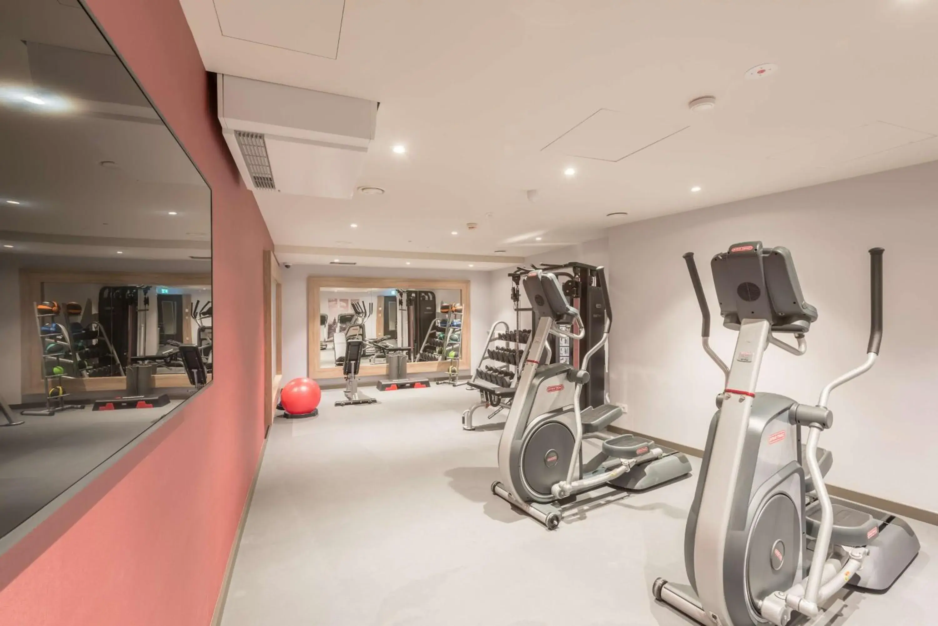 Fitness centre/facilities in Hampton By Hilton Frankfurt City Centre East Fitness centre/facilities in Hampton By Hilton Frankfurt City Centre East