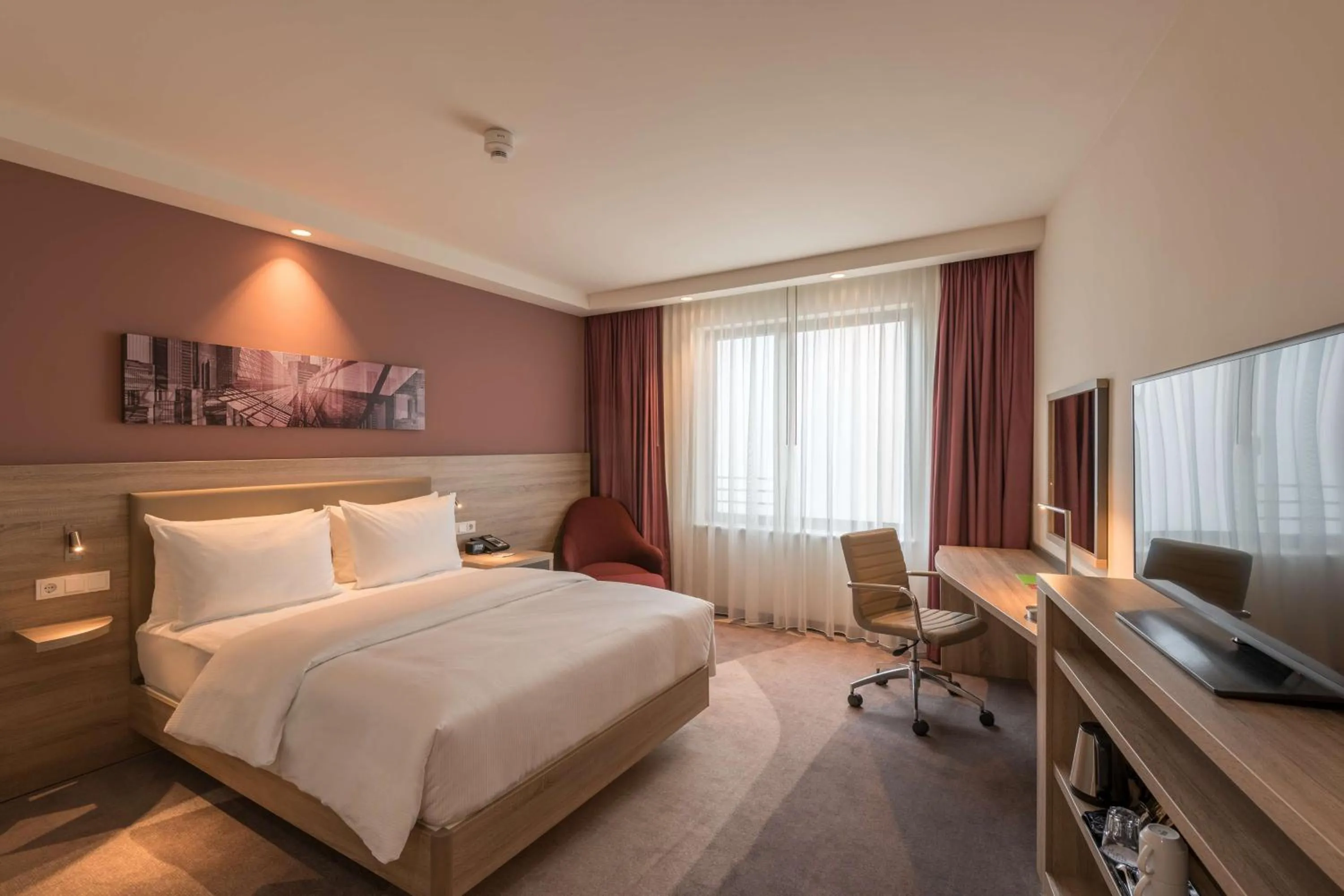 Bedroom, Bed in Hampton By Hilton Frankfurt City Centre East