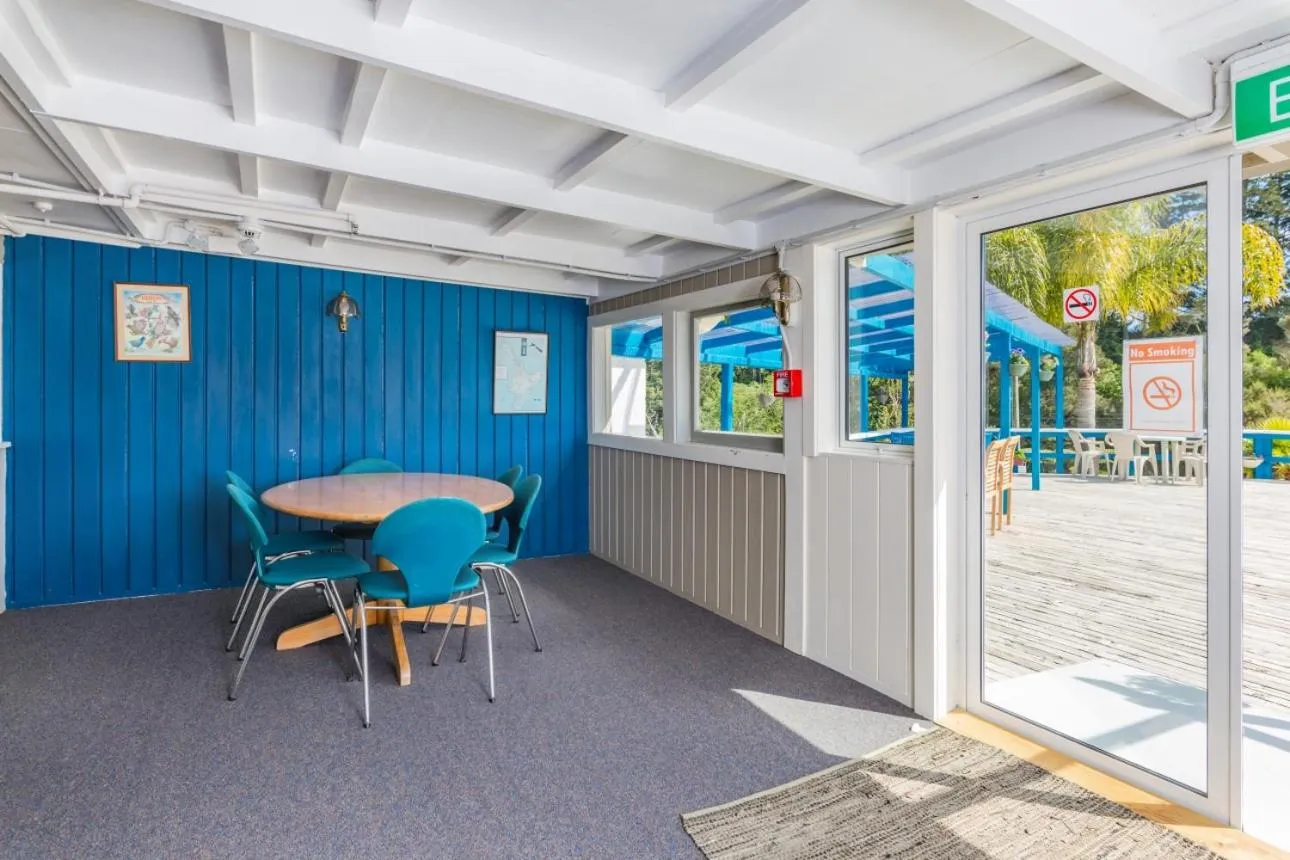 Lounge or bar in Riverside Lodge Paihia