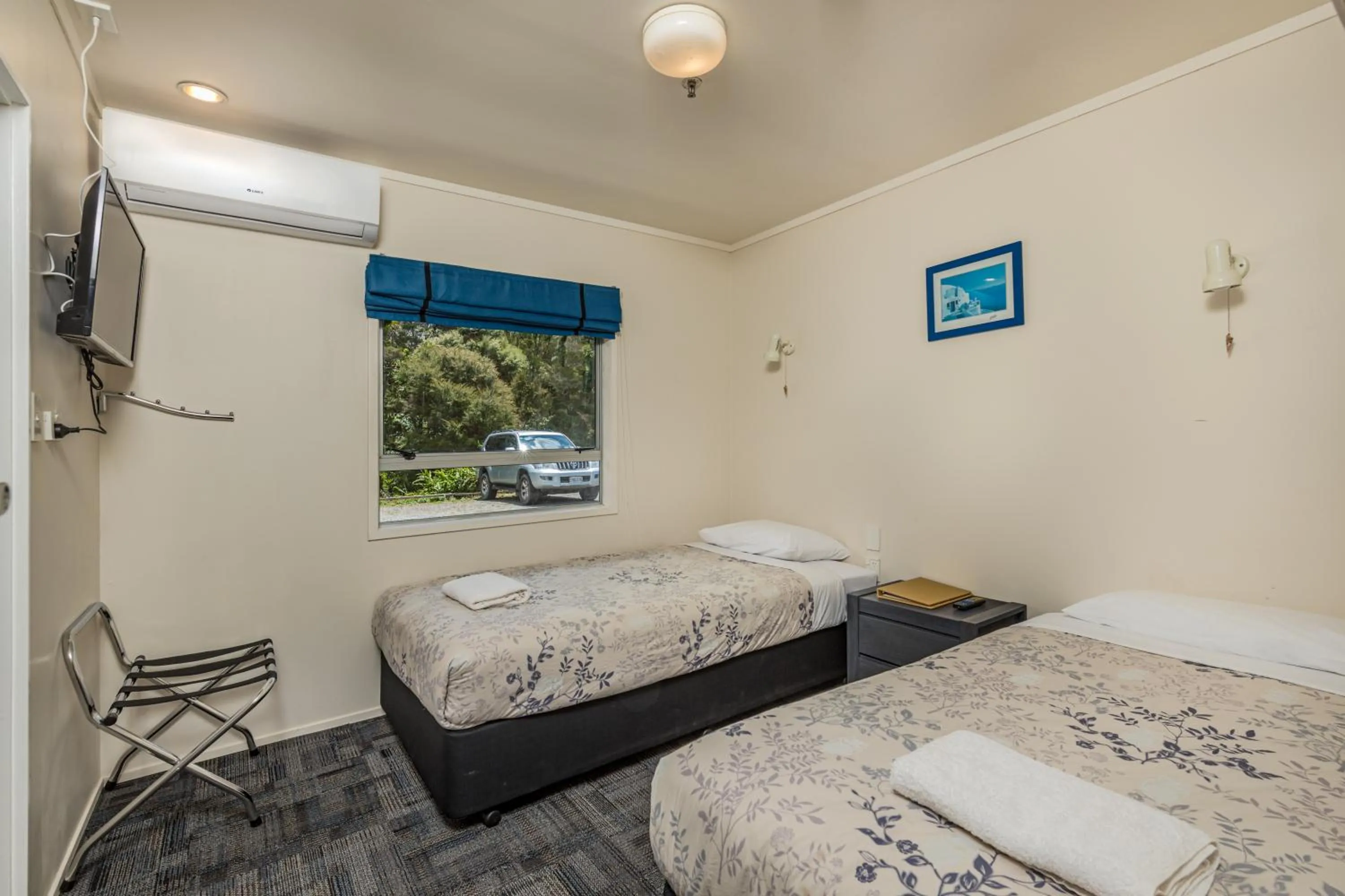 Bed in Riverside Lodge Paihia