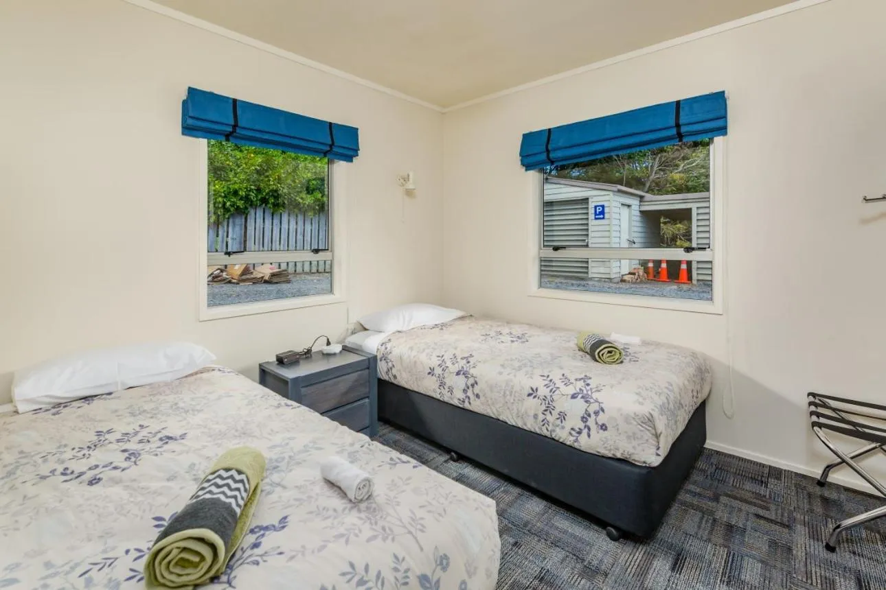 Bedroom, Bed in Riverside Lodge Paihia
