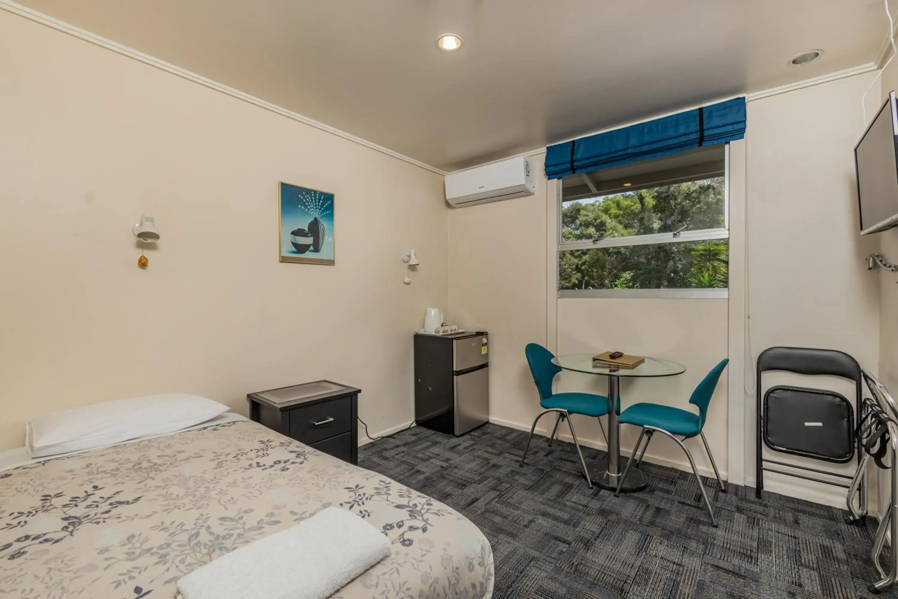 Bed in Riverside Lodge Paihia Bed in Riverside Lodge Paihia