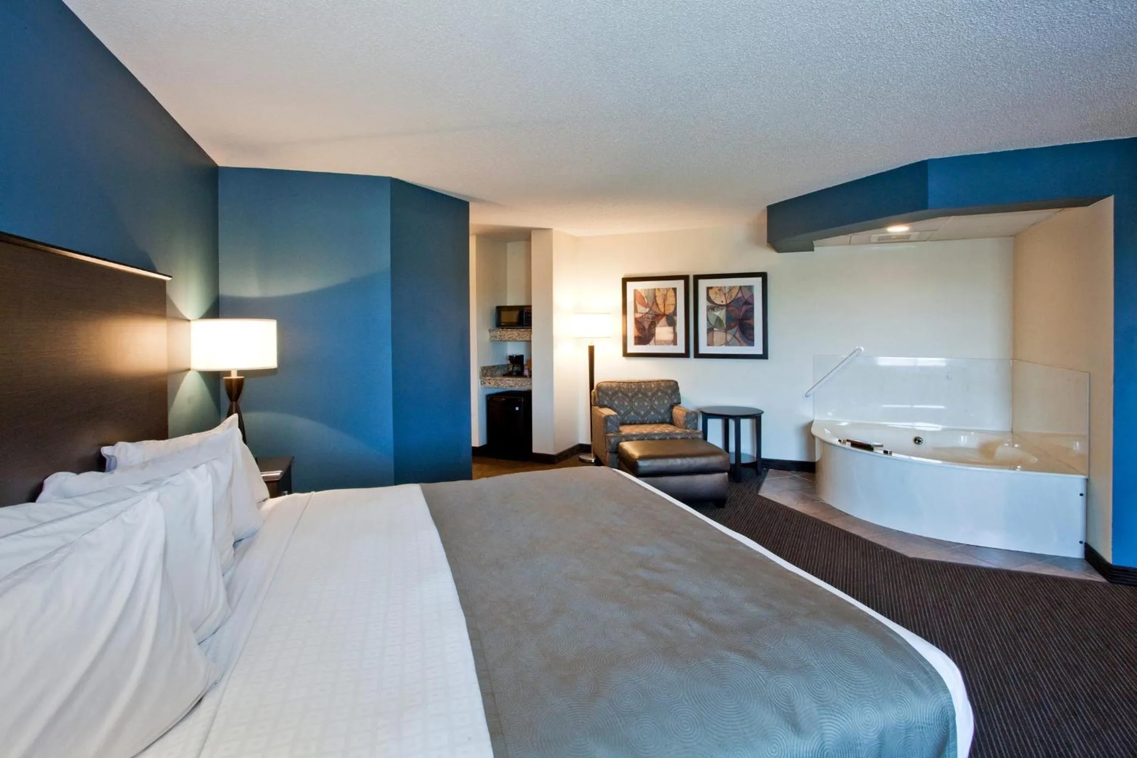 Photo of the whole room, Bed in AmericInn by Wyndham Chanhassen