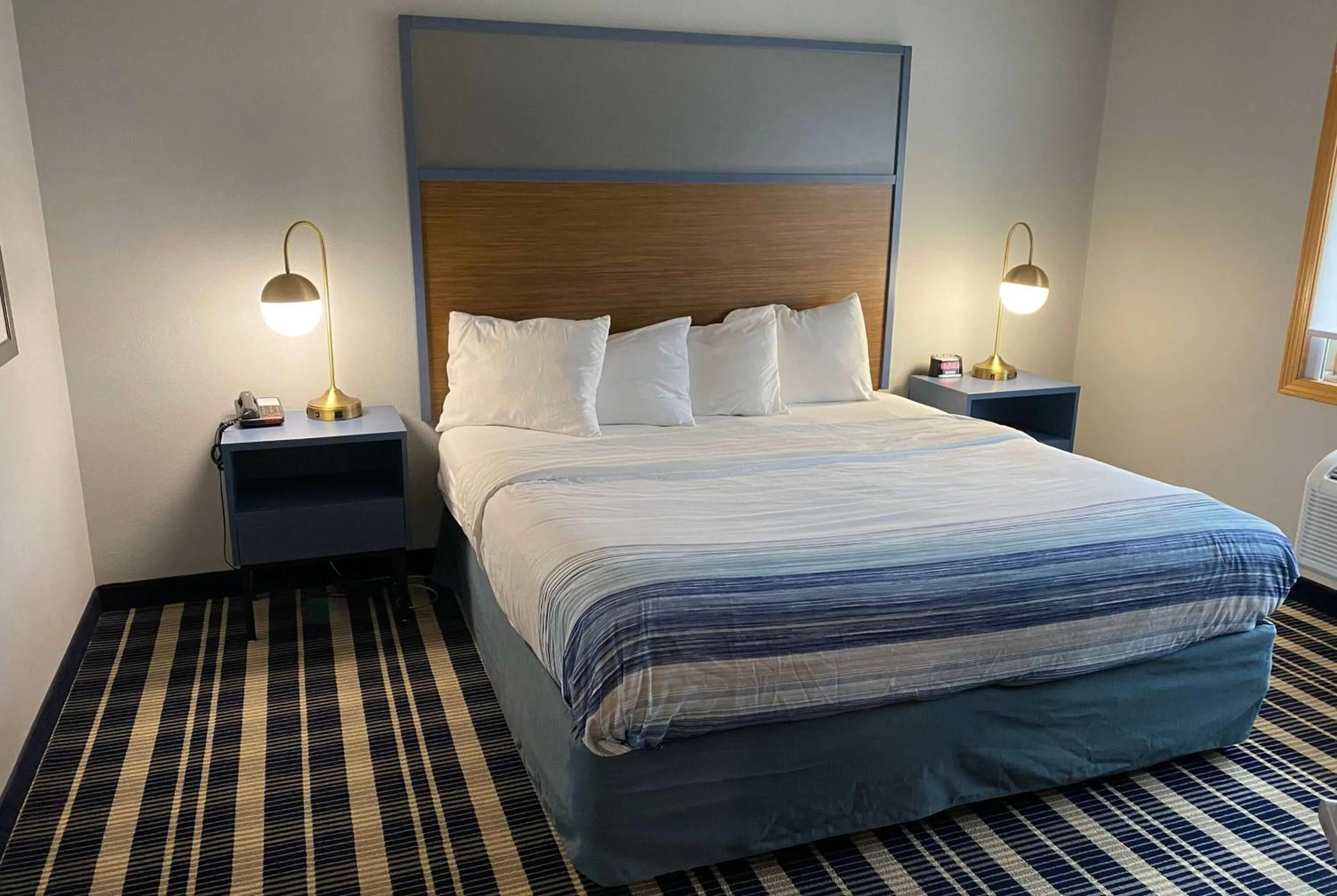 Photo of the whole room, Bed in AmericInn by Wyndham Chanhassen
