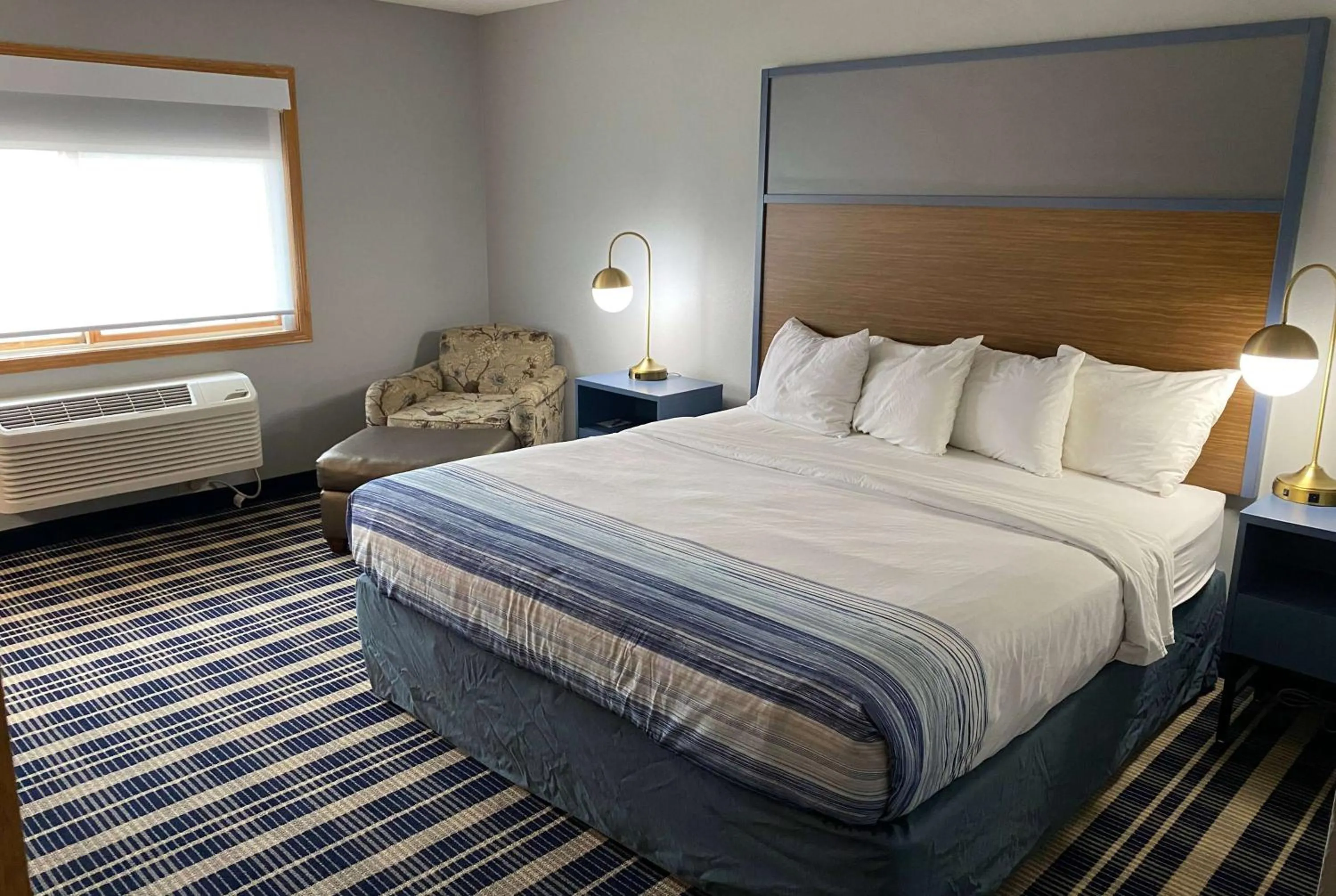 Photo of the whole room, Bed in AmericInn by Wyndham Chanhassen