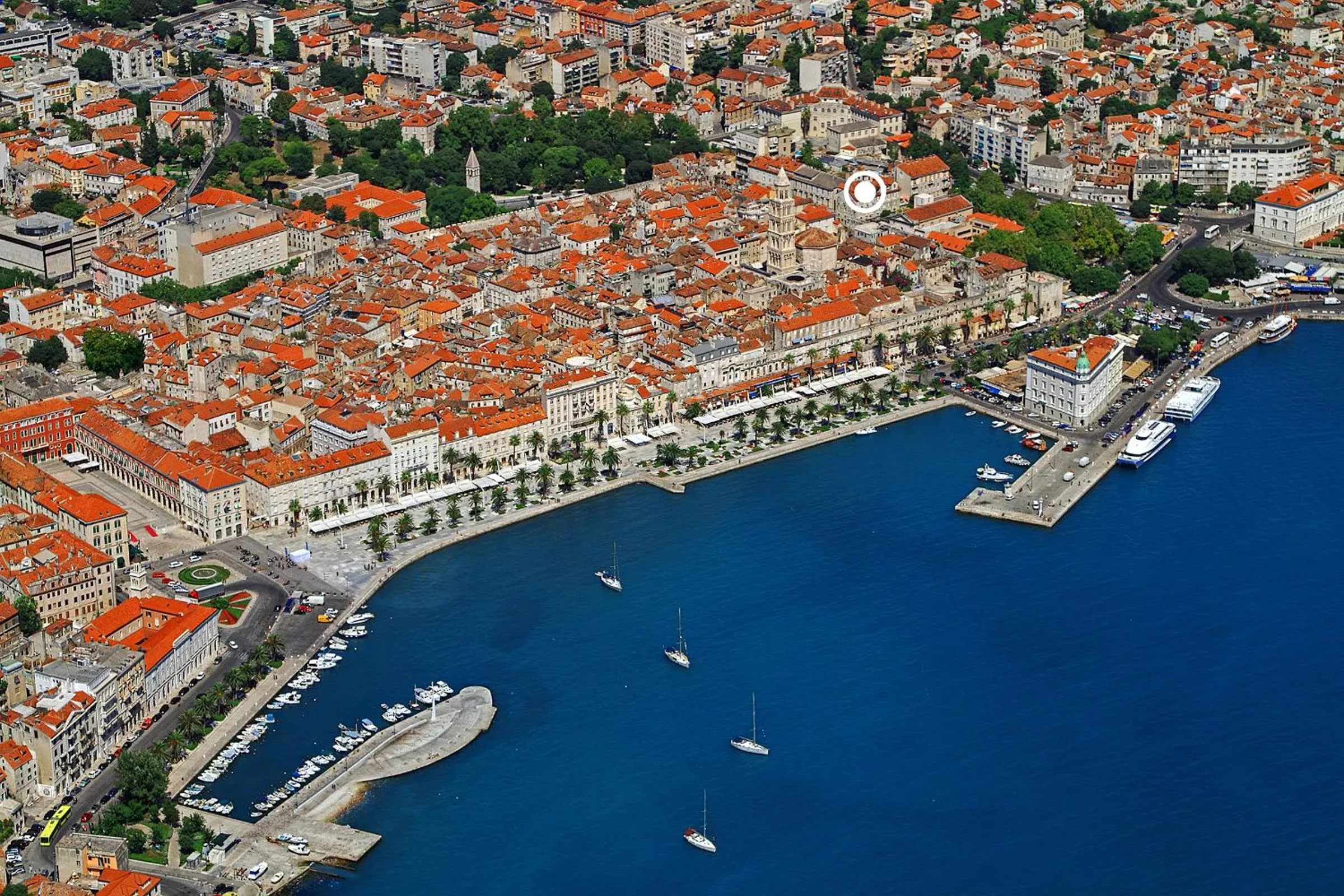 Bird's eye view in La Porta Luxury Rooms