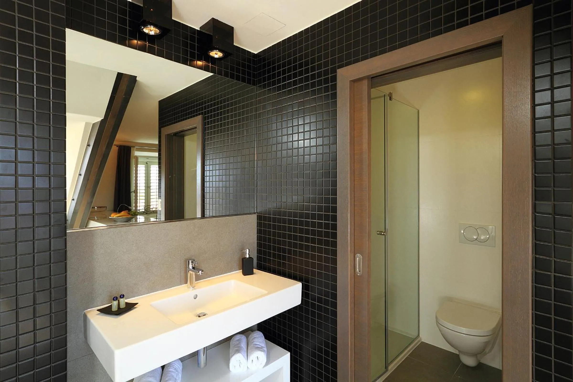 Toilet in La Porta Luxury Rooms