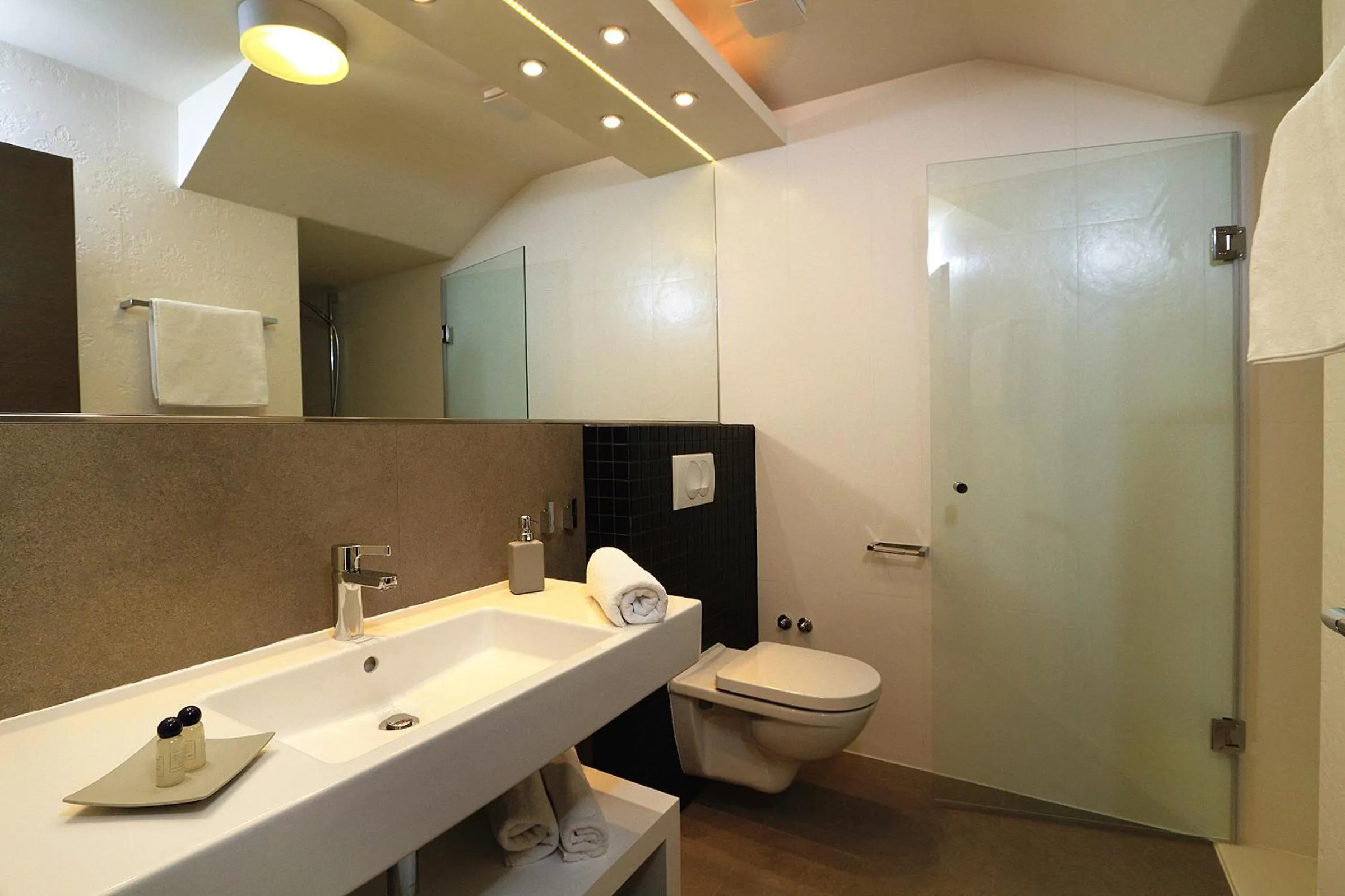 Bathroom in La Porta Luxury Rooms