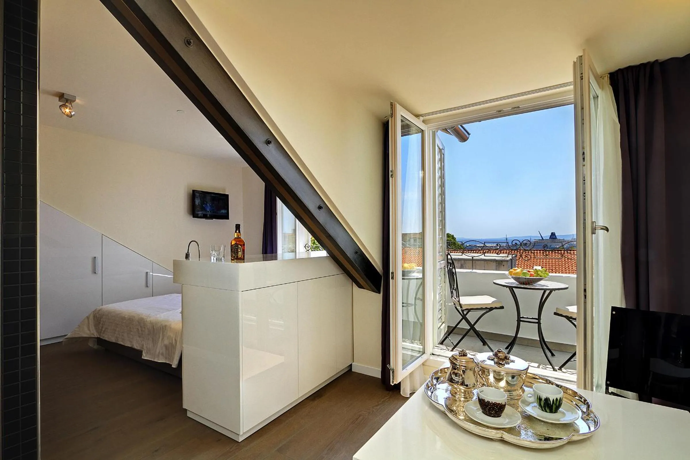 View (from property/room), Bed in La Porta Luxury Rooms