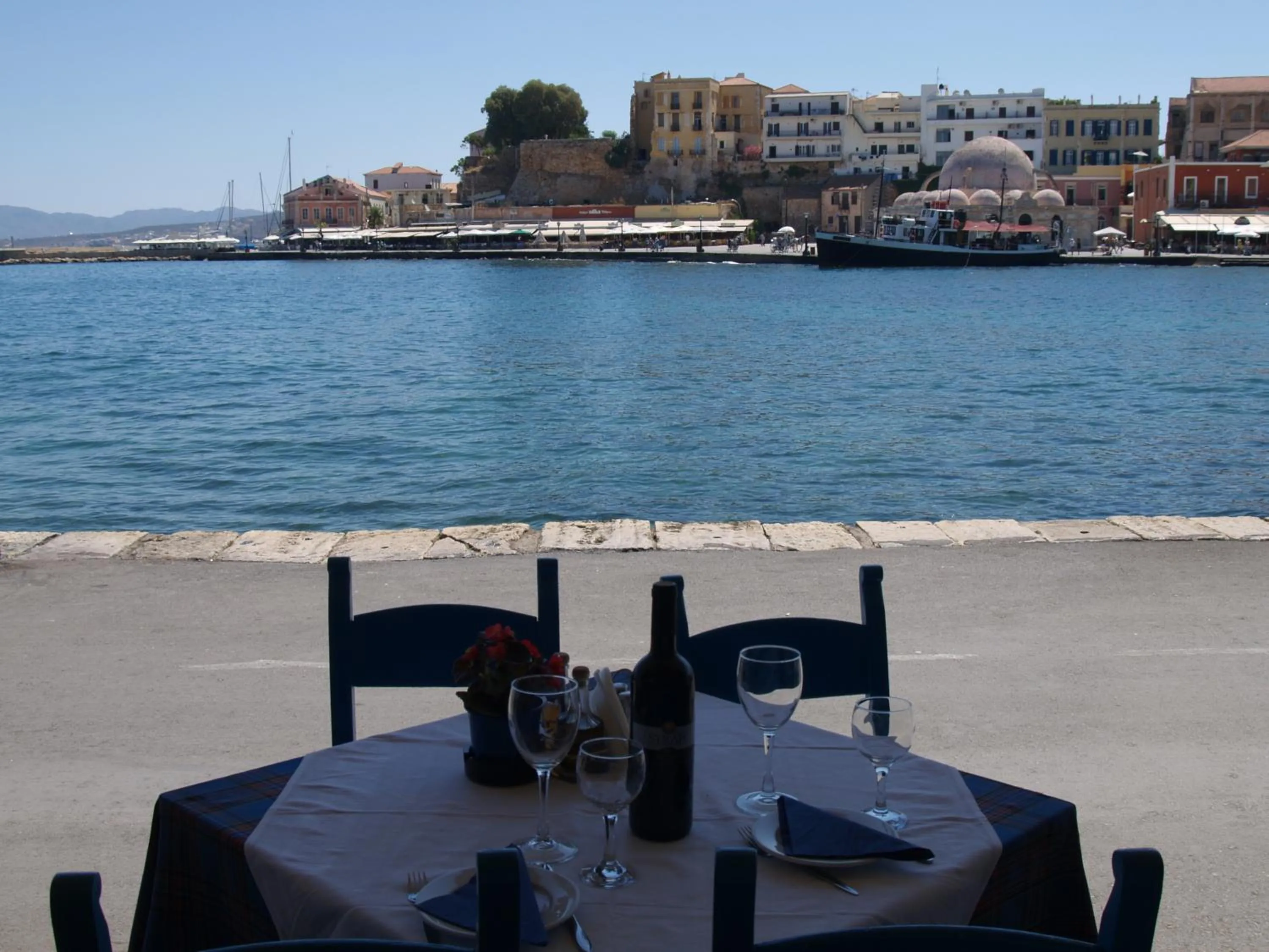 Restaurant/places to eat in Hotel Amphora