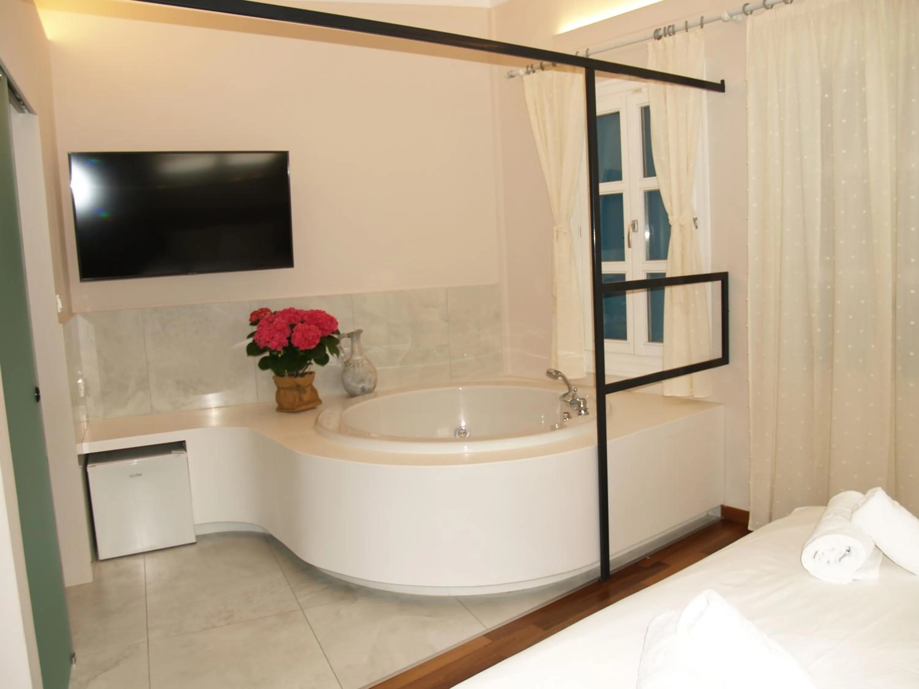 Property building, Bed in Hotel Amphora