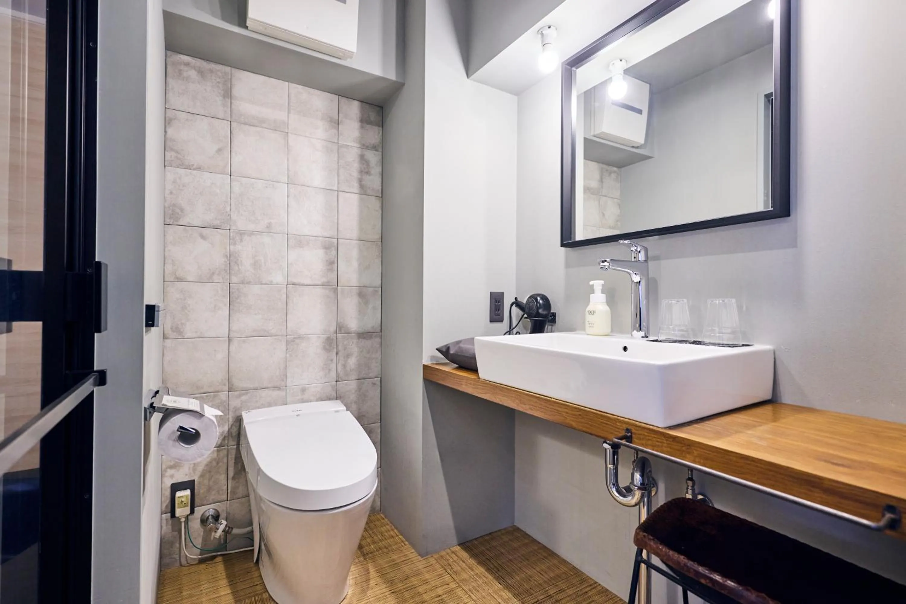 Toilet in Hotel Vintage Tokyo Tsukiji