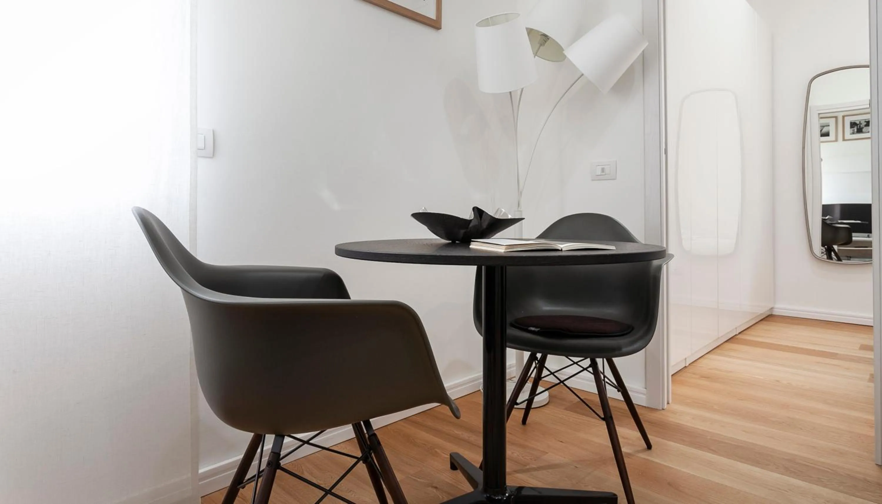 Dining area in Italianway-Segrino