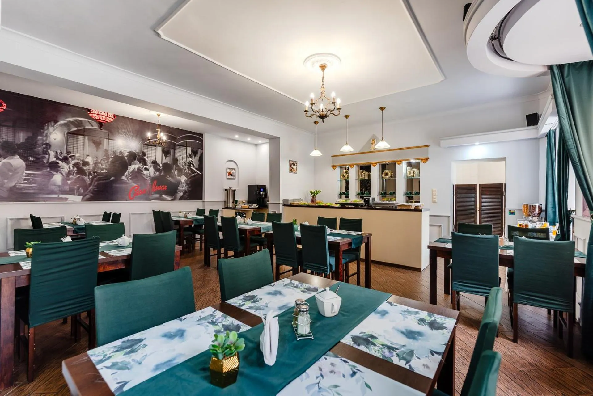 Restaurant/places to eat in Hotel Bristol