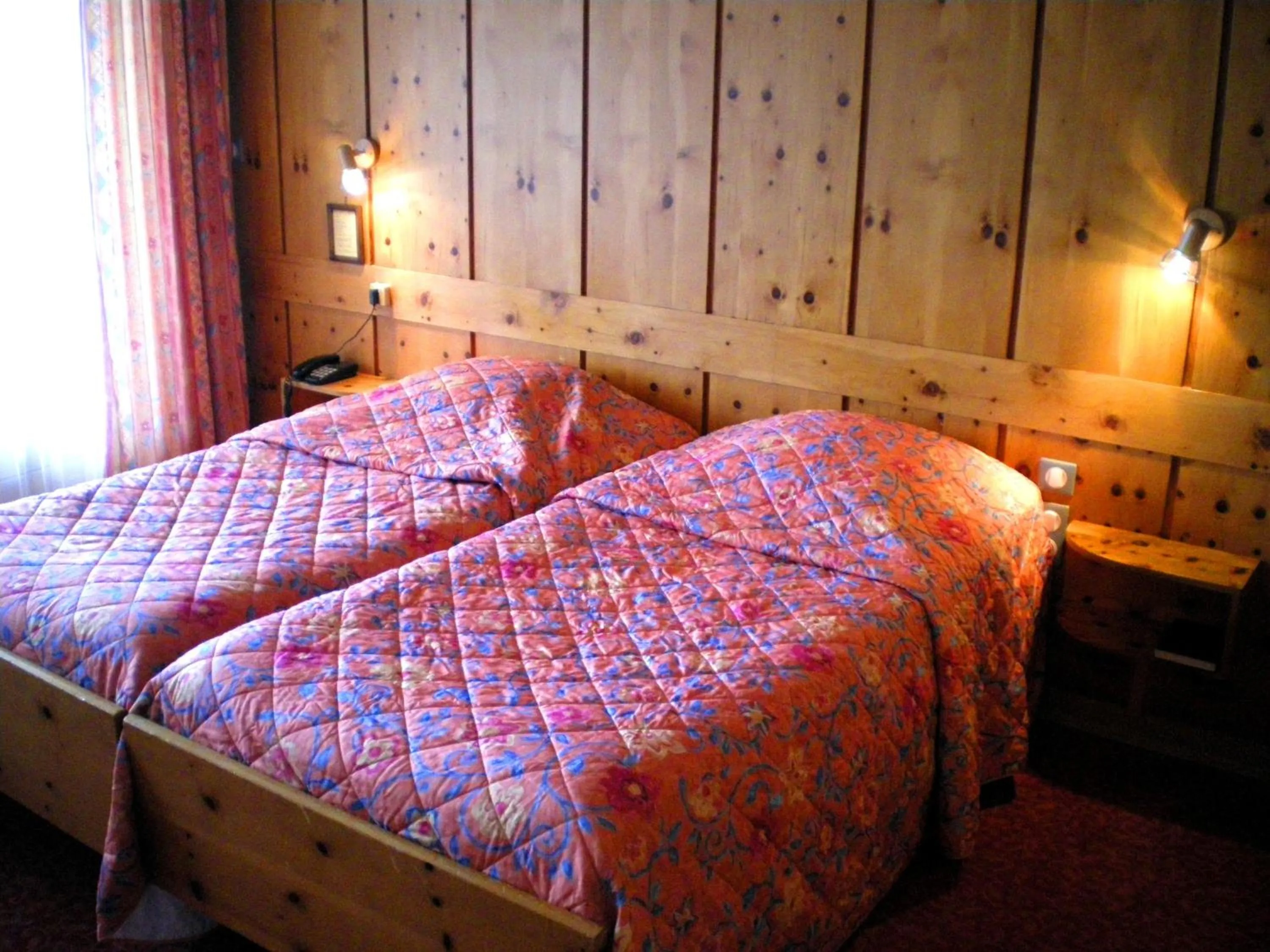 Bed in Hôtel des Vosges