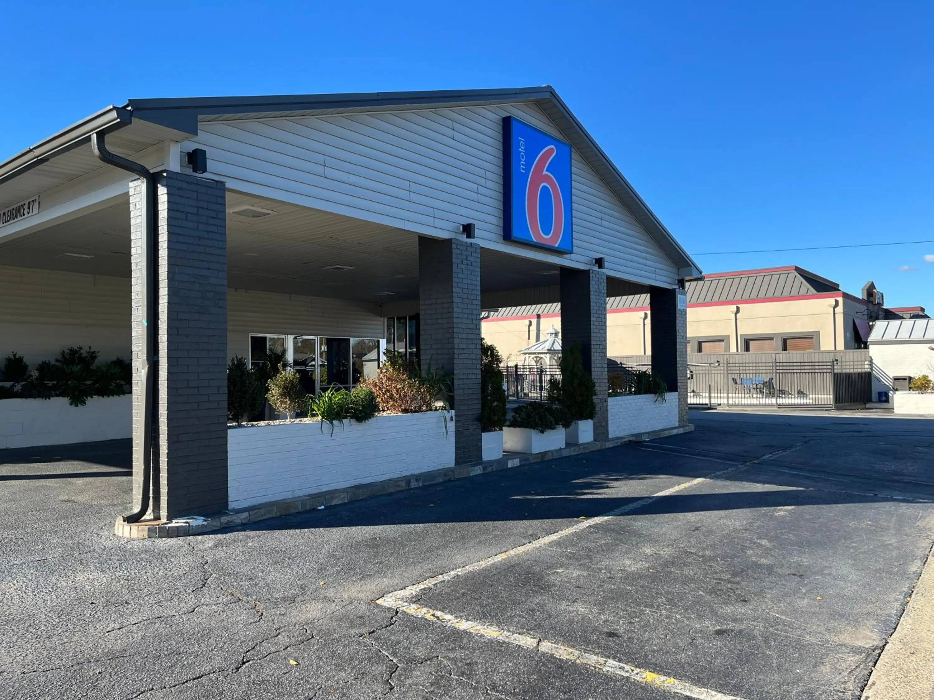 Property building in Motel 6 Greenville, NC ECU Medical Center