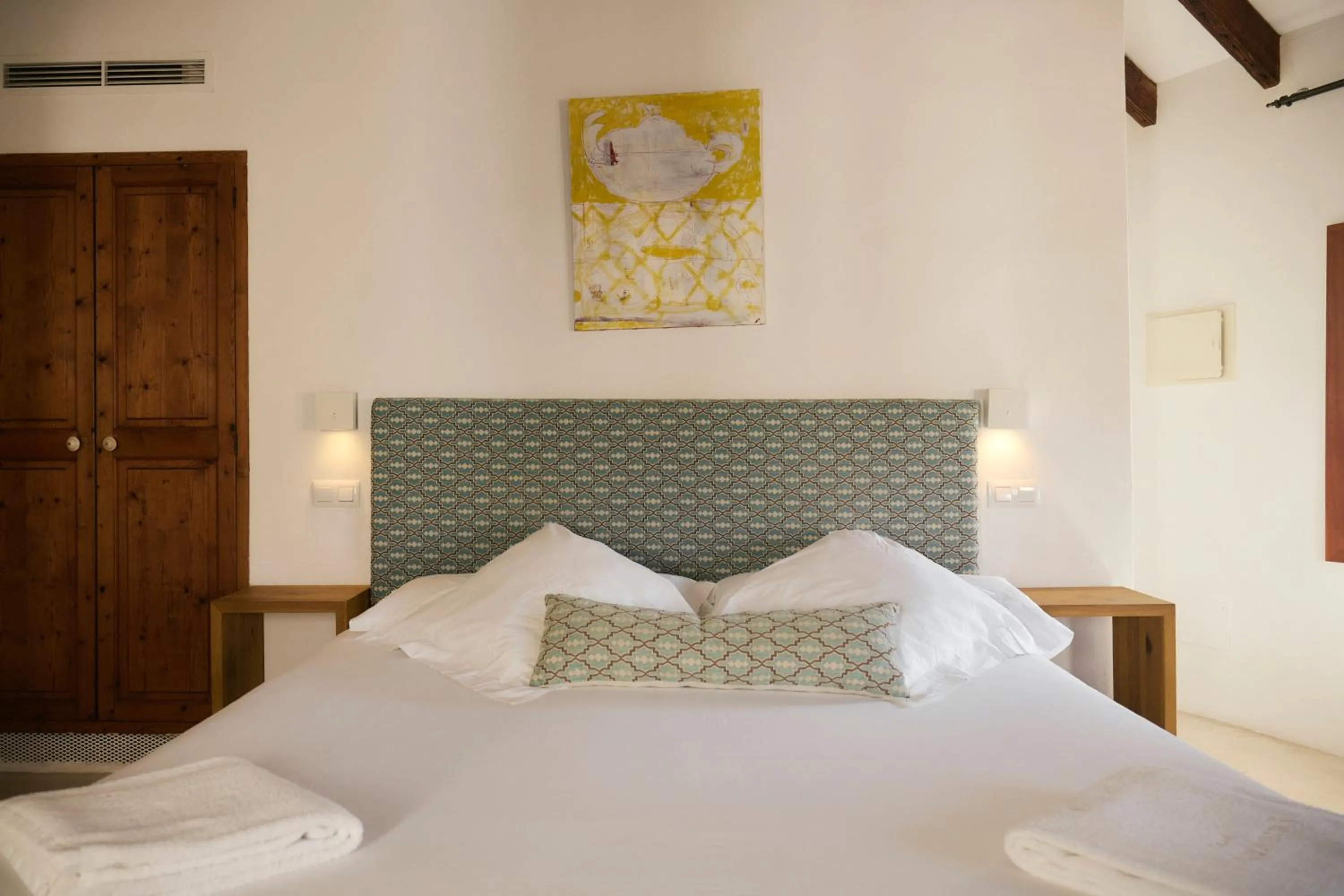 Bed in Hotel Forn Nou