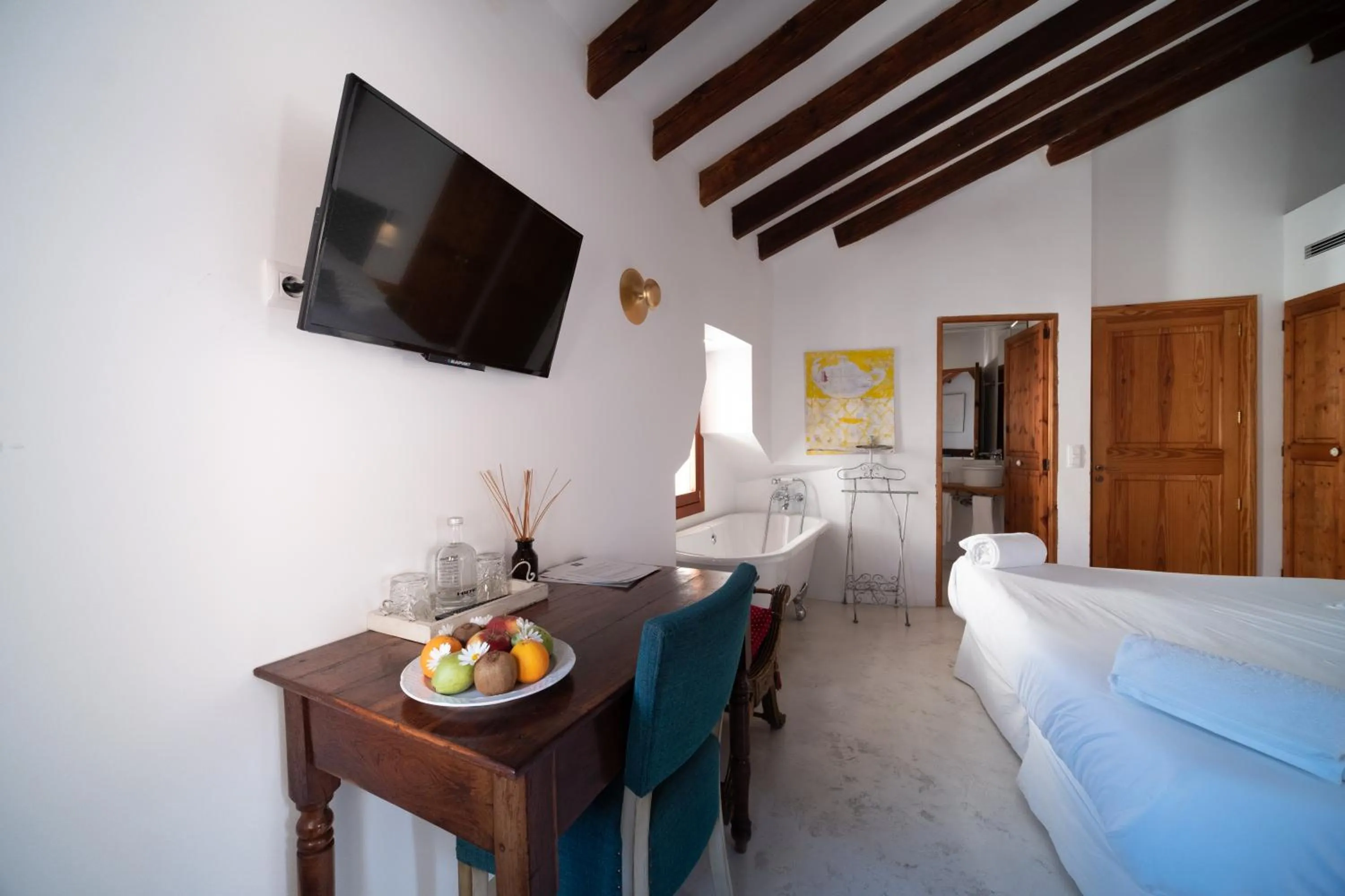 Bedroom, Bed in Hotel Forn Nou