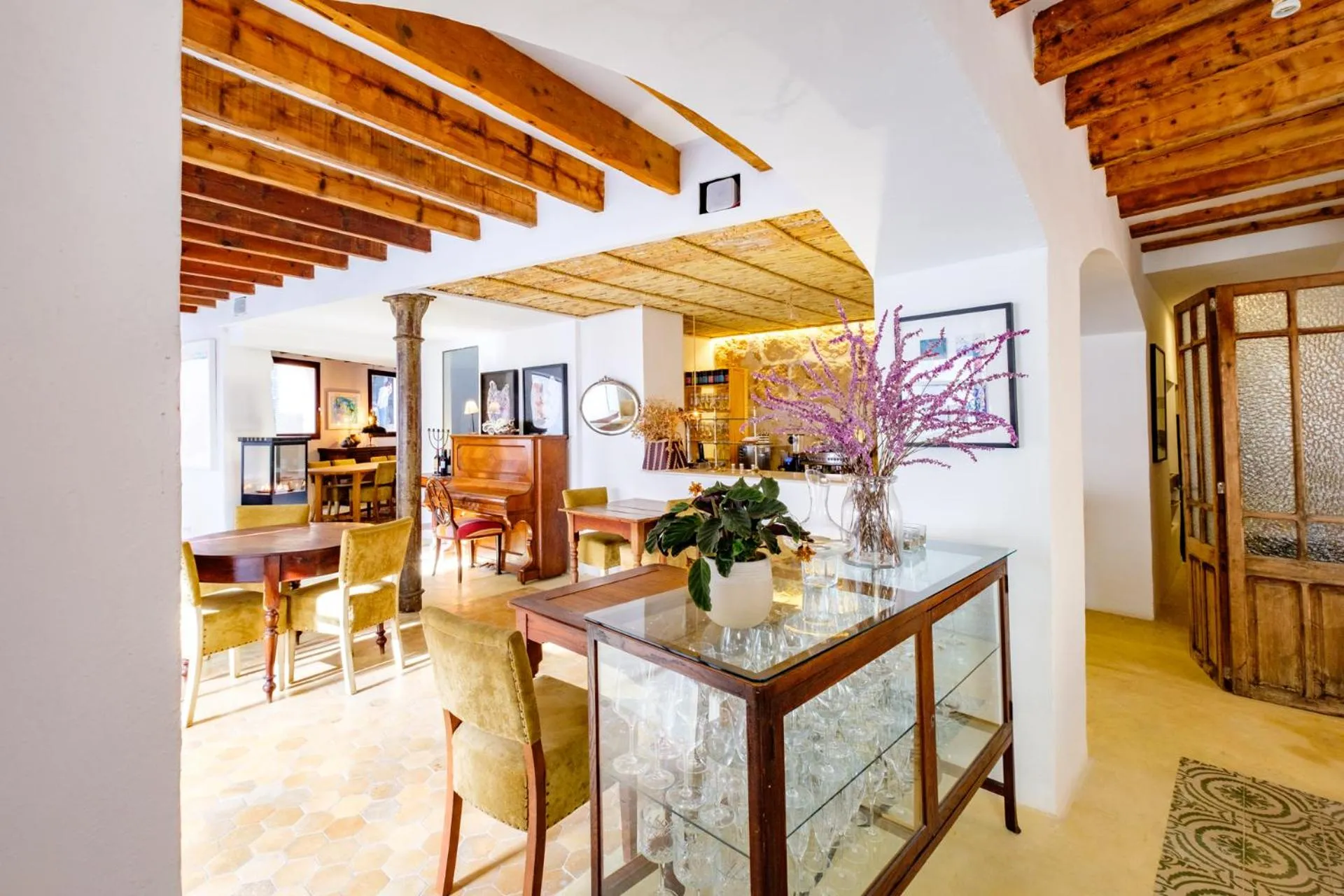 Restaurant/places to eat in Hotel Forn Nou