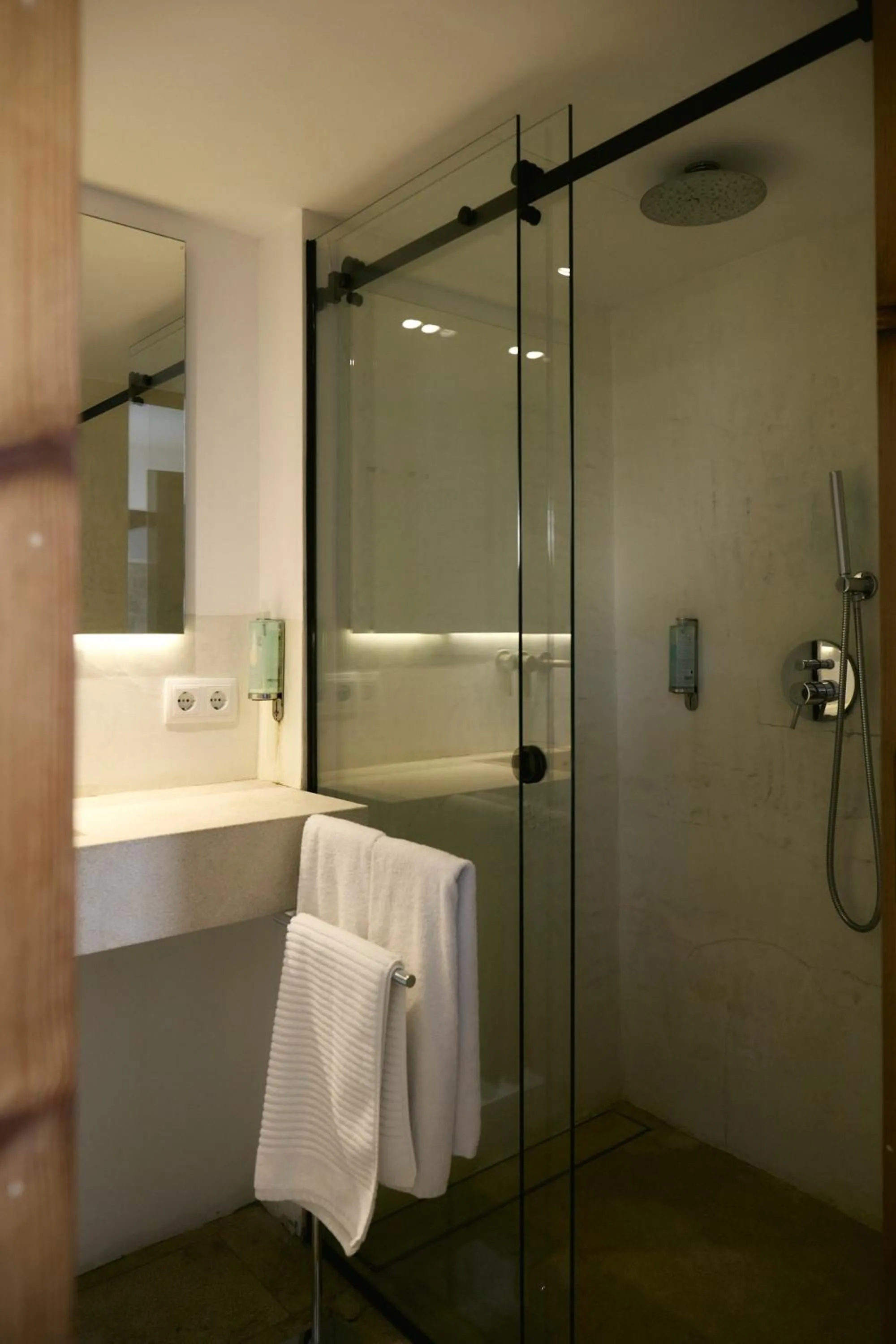 Shower in Hotel Forn Nou