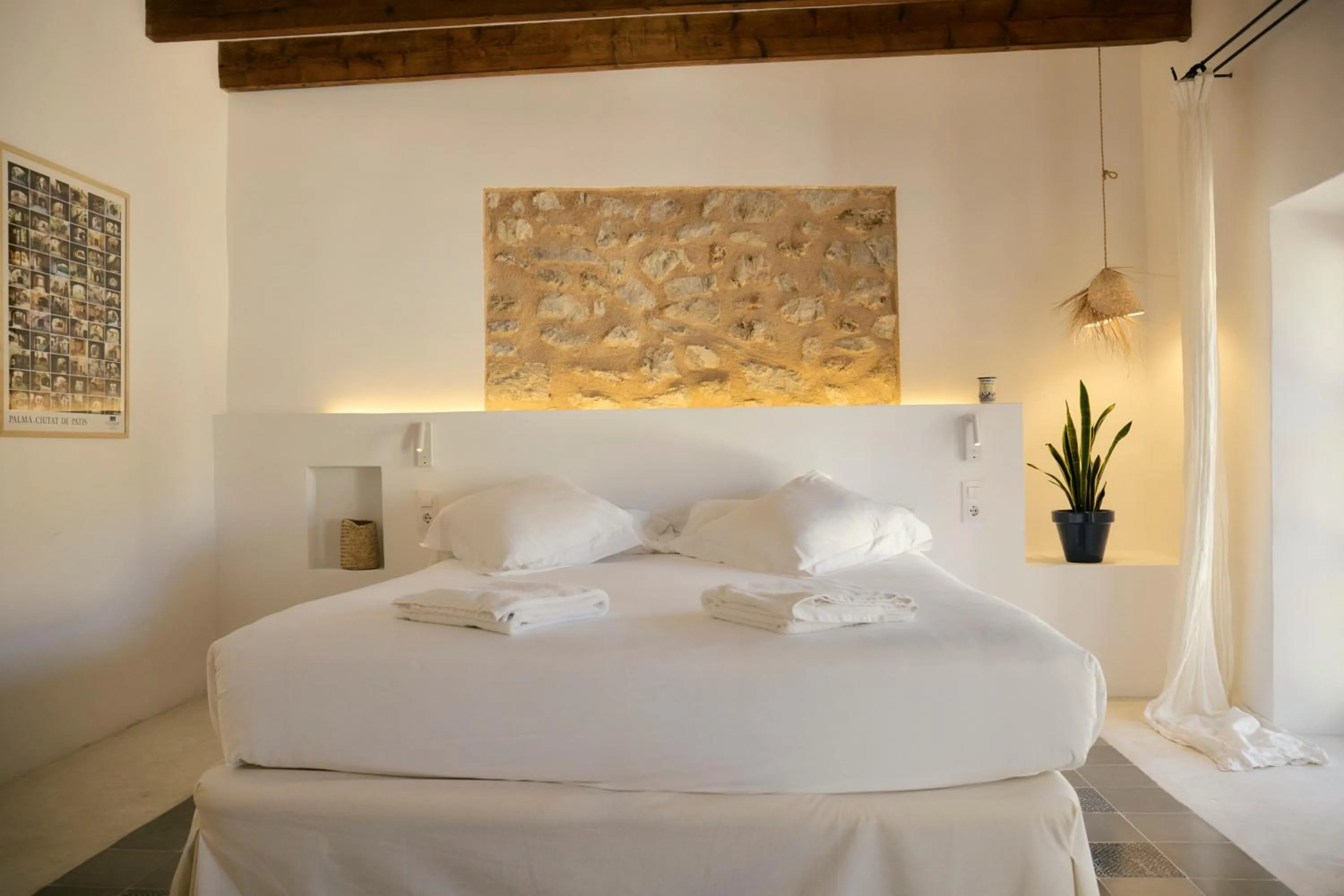 Bed in Hotel Forn Nou