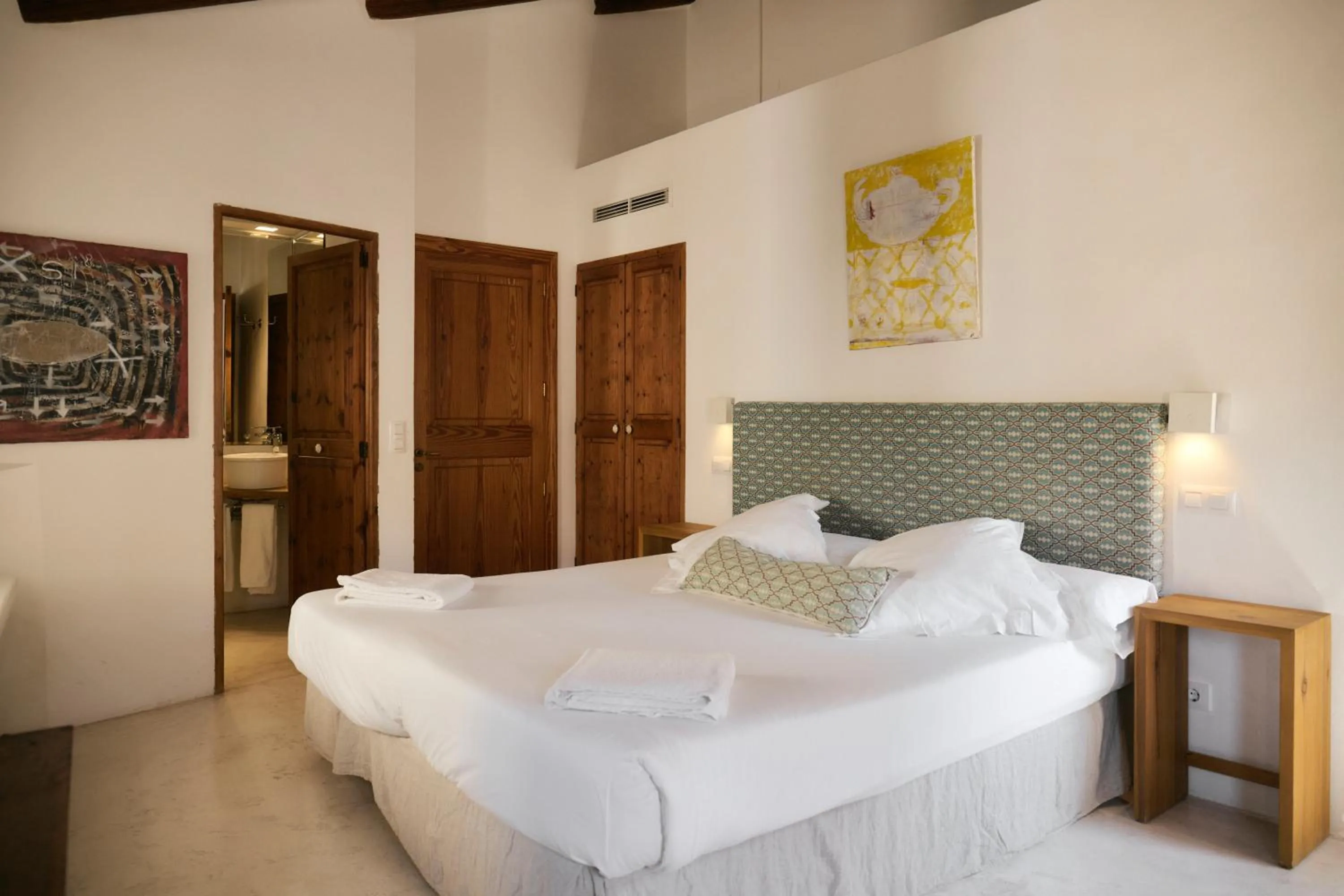 Bed in Hotel Forn Nou