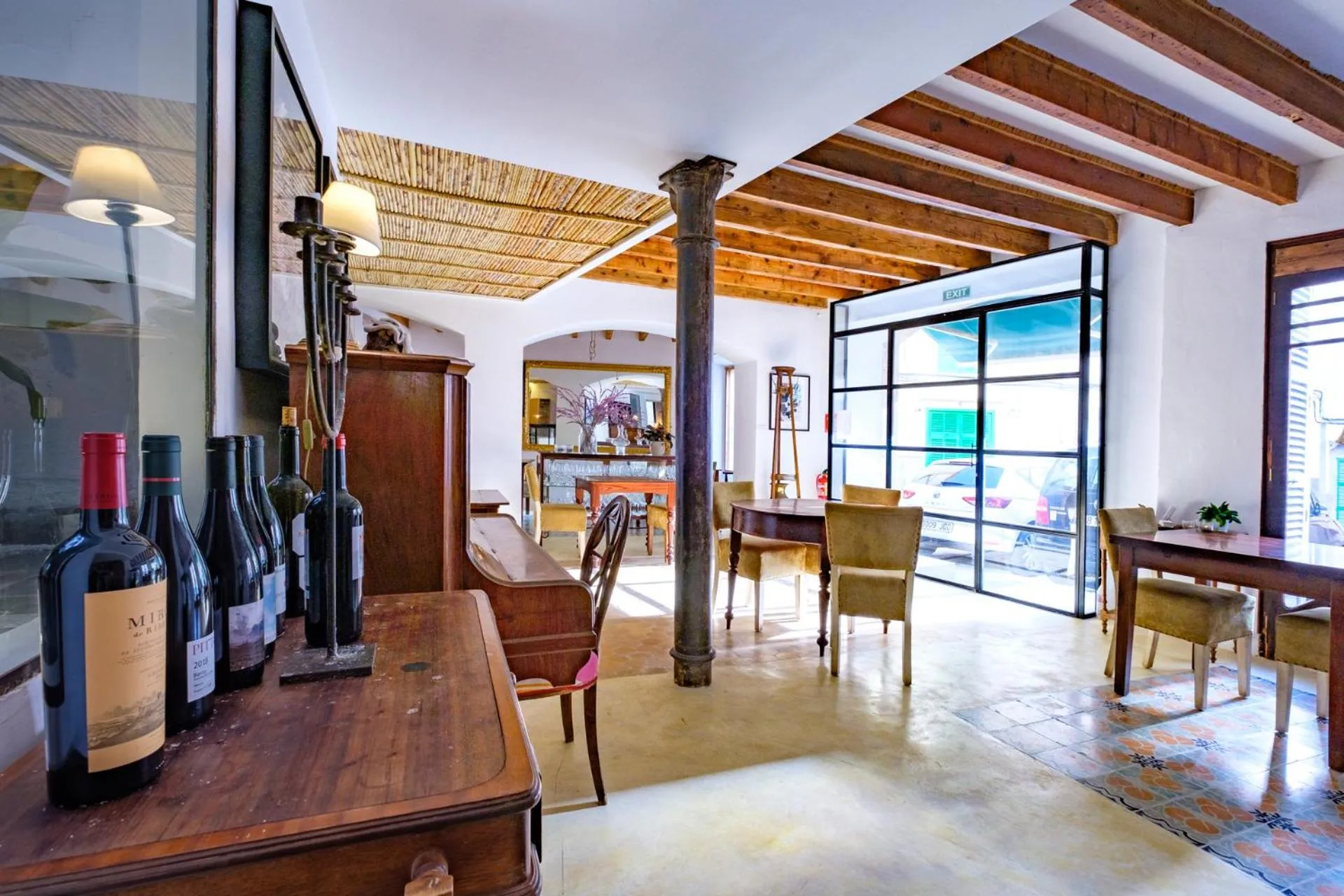 Restaurant/places to eat in Hotel Forn Nou