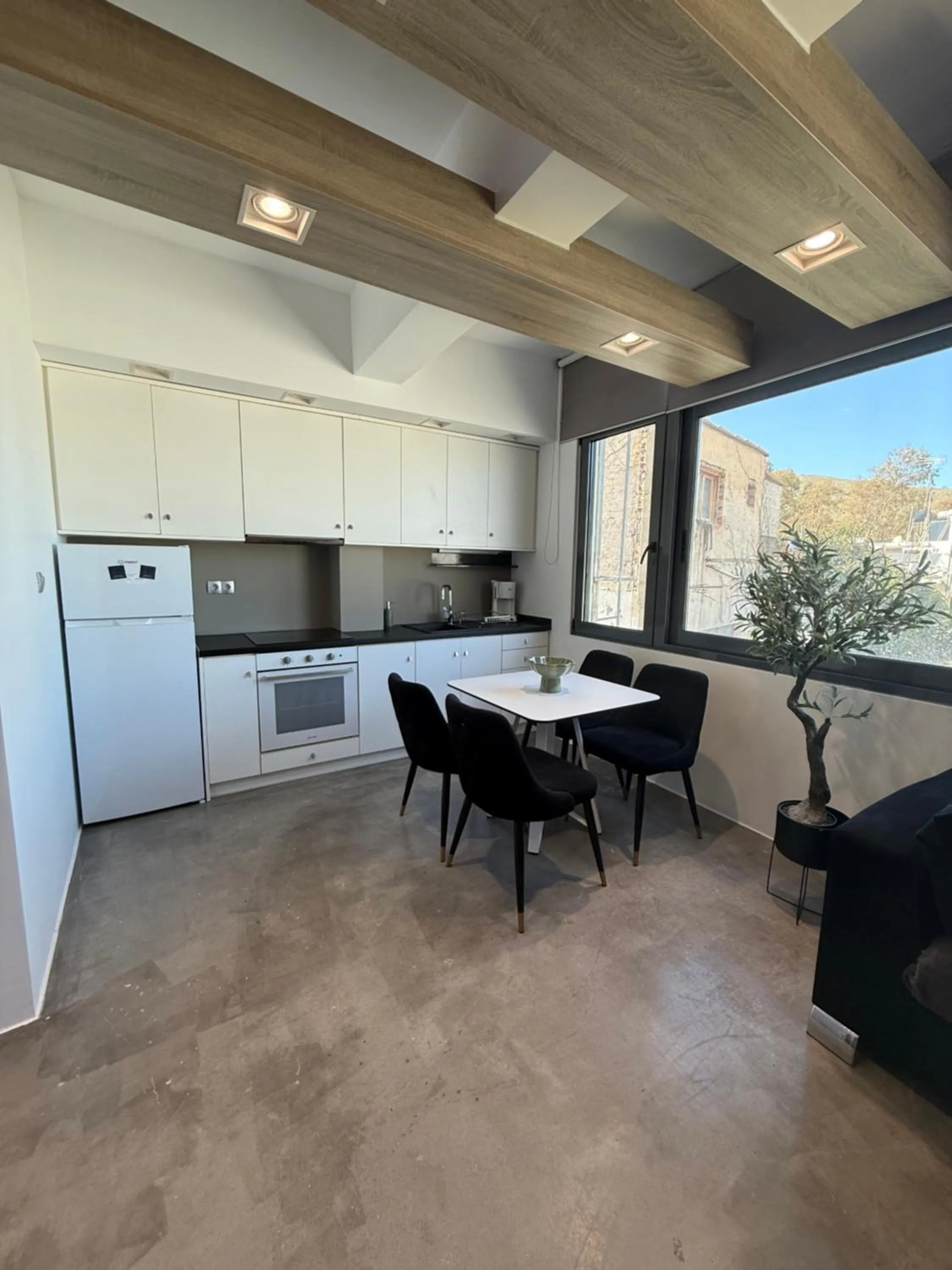 Erasmia Beachside Suites